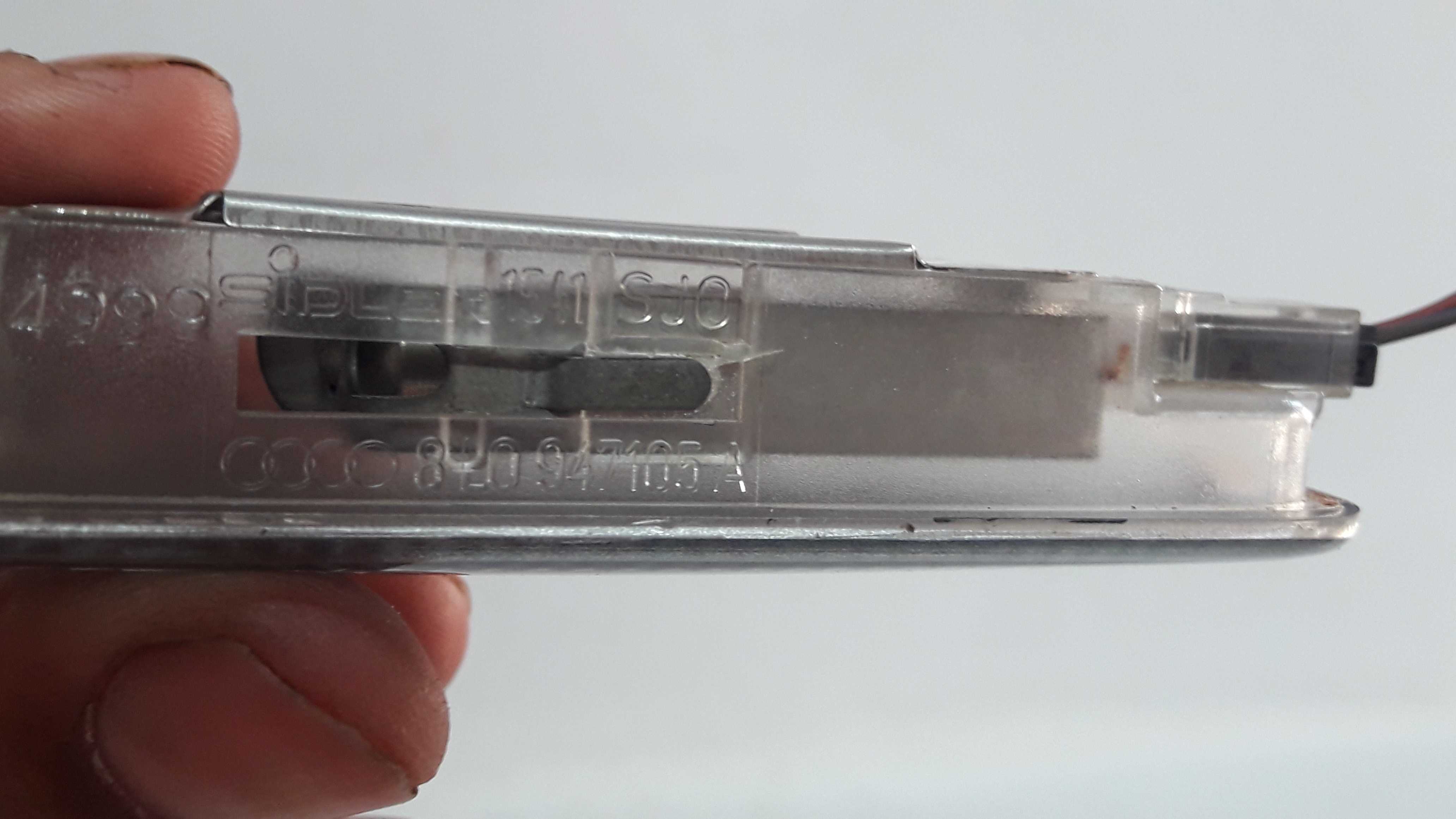 Luz Int Teto Quebra Sol Audi A3/a4 99/06 8l0947105a Original