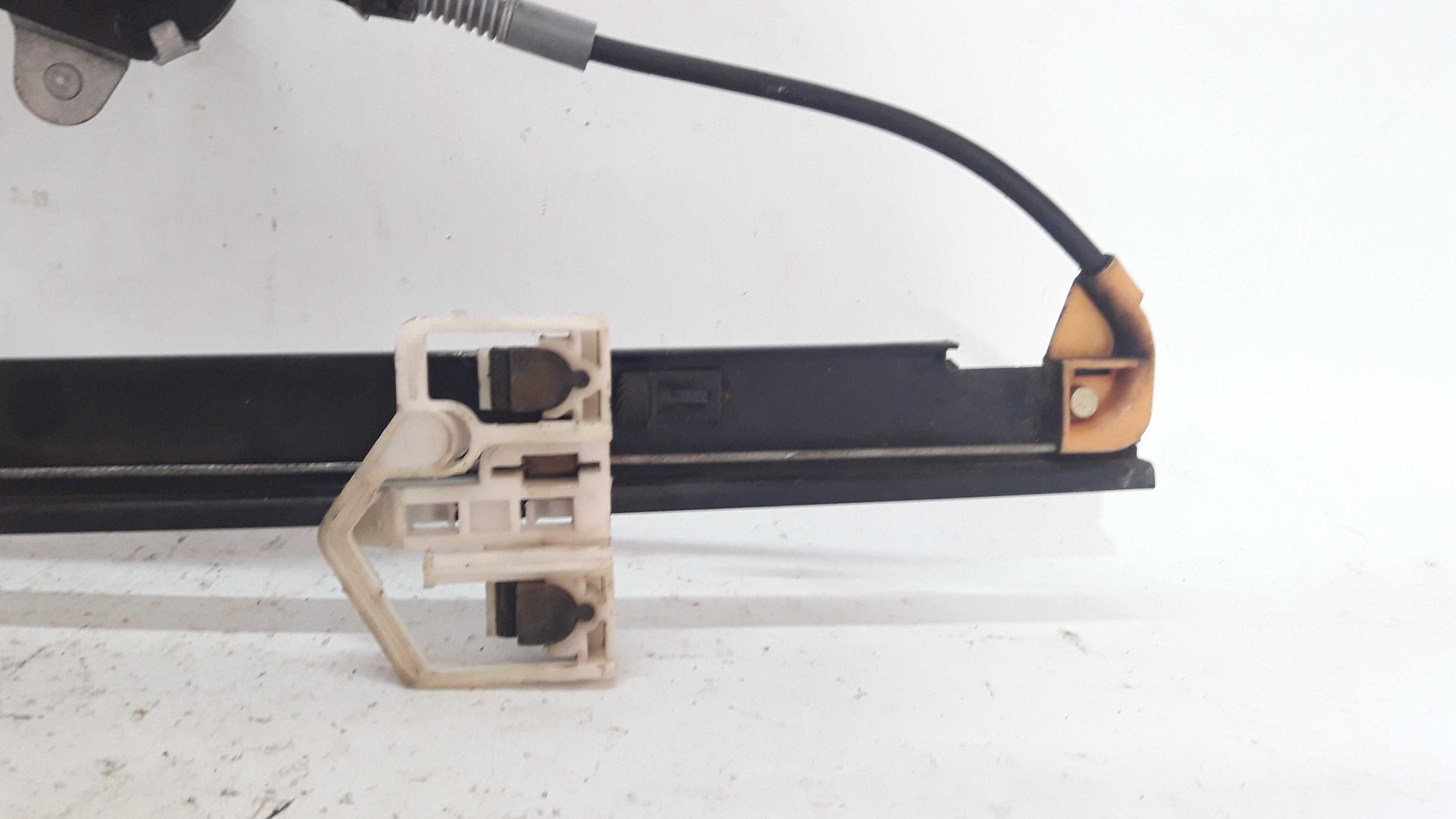 Maquina Manual Vidro Traseiro Esquerdo Fiesta 4 A 12 4