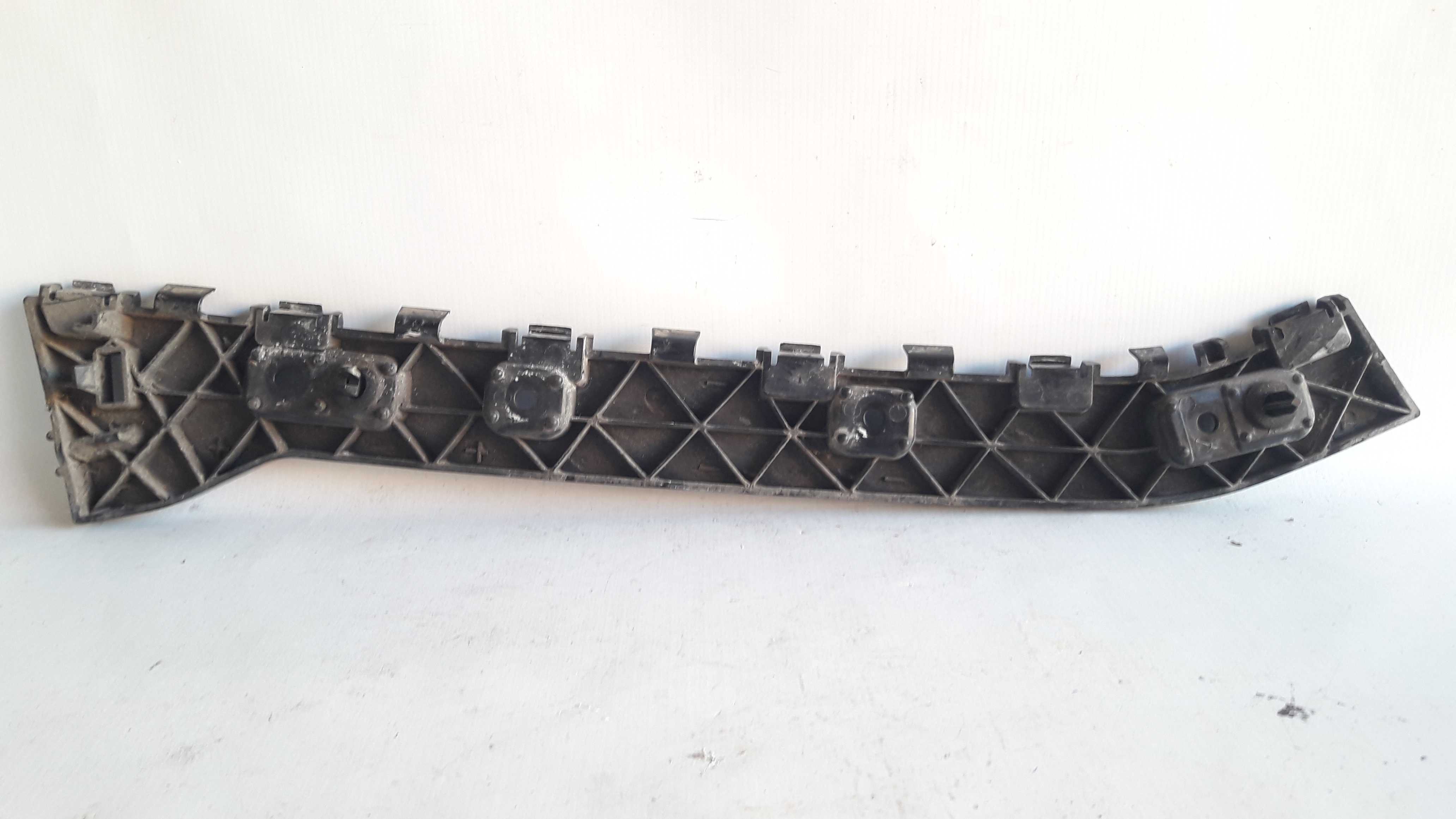 Guia Suporte Direito Parachoque Traseiro Ford Ka Sedan 17/20 2