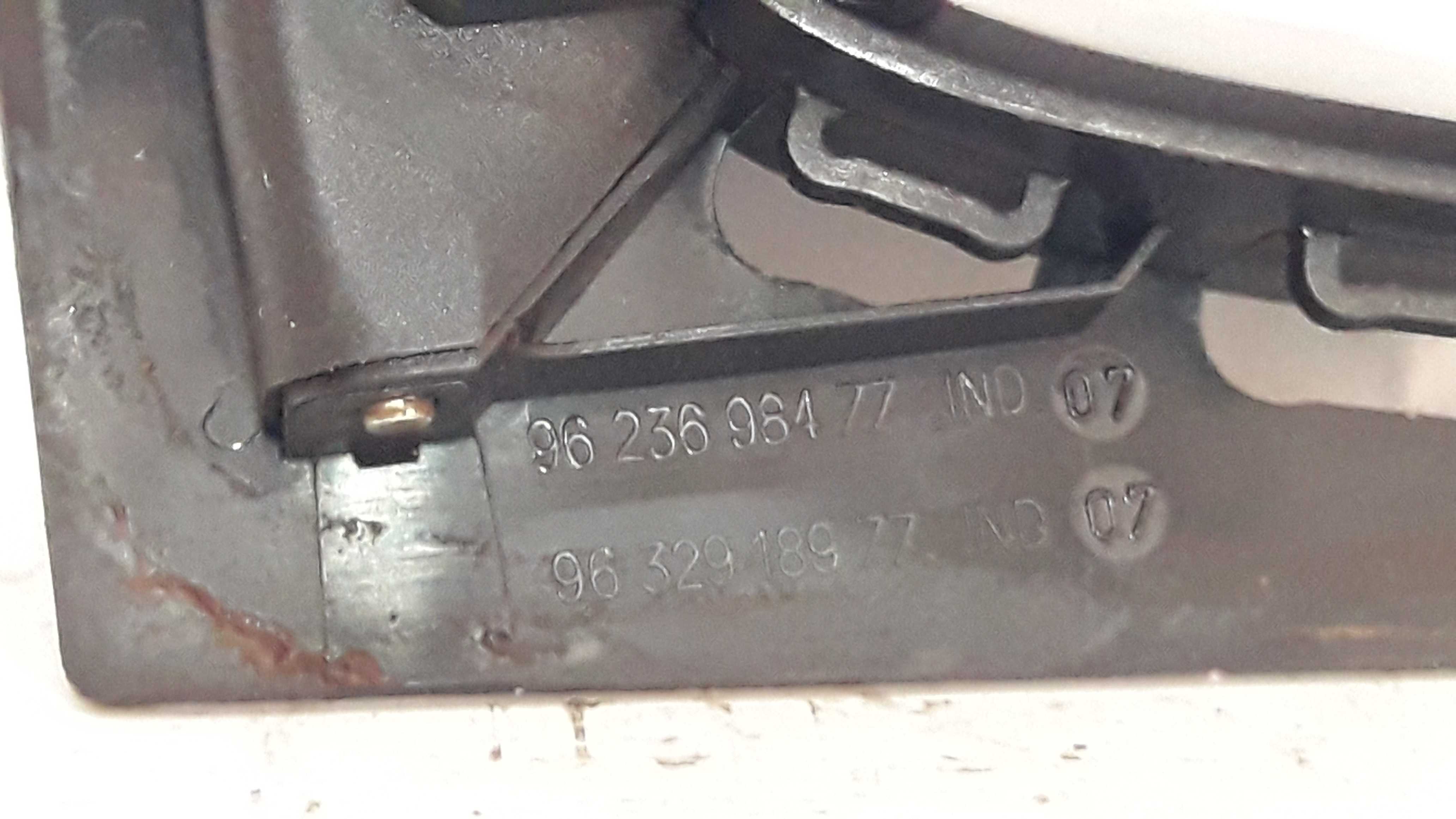 Maçaneta Interna Traseira Esquerda Peugeot 206 99 A 10 Cinza Traseira 5