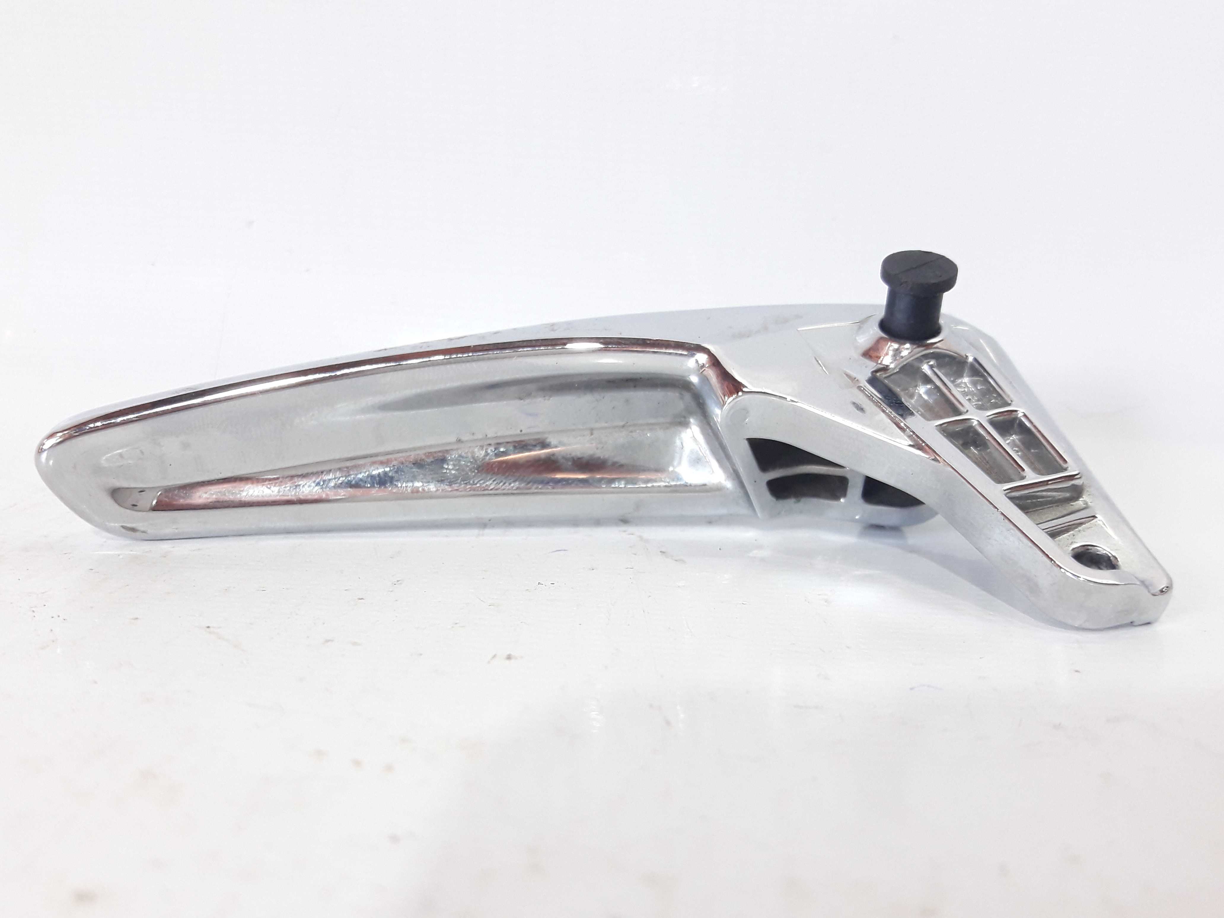 Maçaneta Interna Traseira Direita Ônix/prisma 12/15   – Cromada – Traseira 3