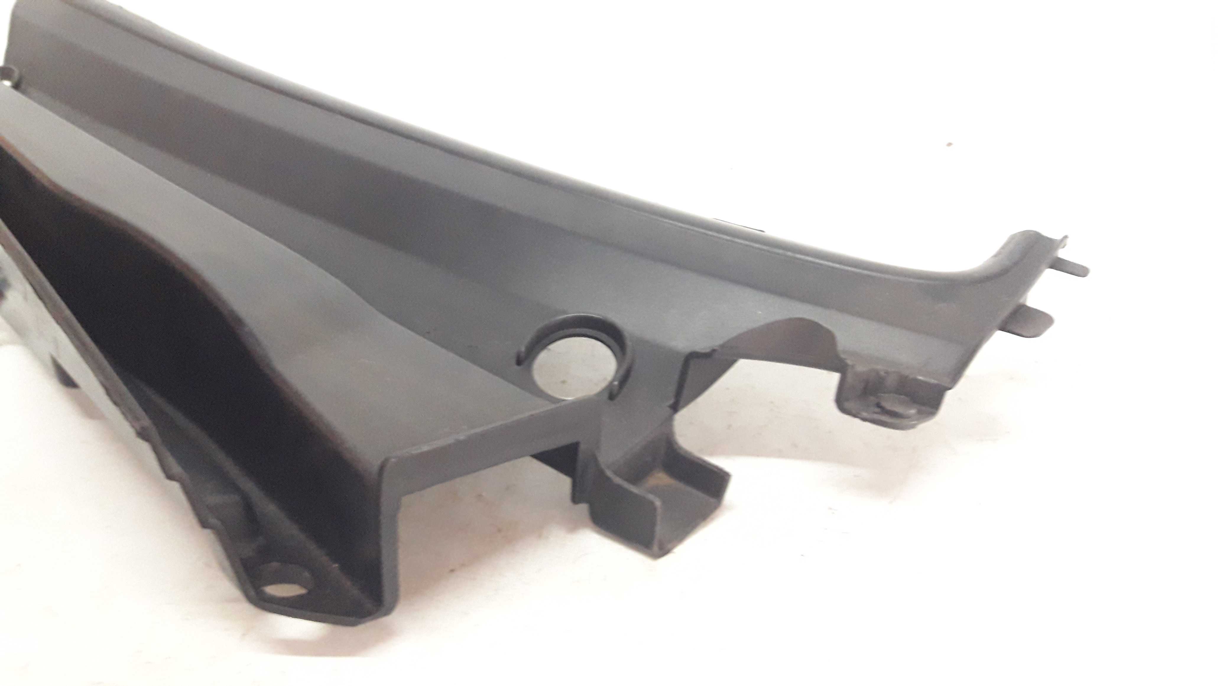 Moldura  Churrasqueira Esquerda  Parabrisa Fiesta 4 A 12 6