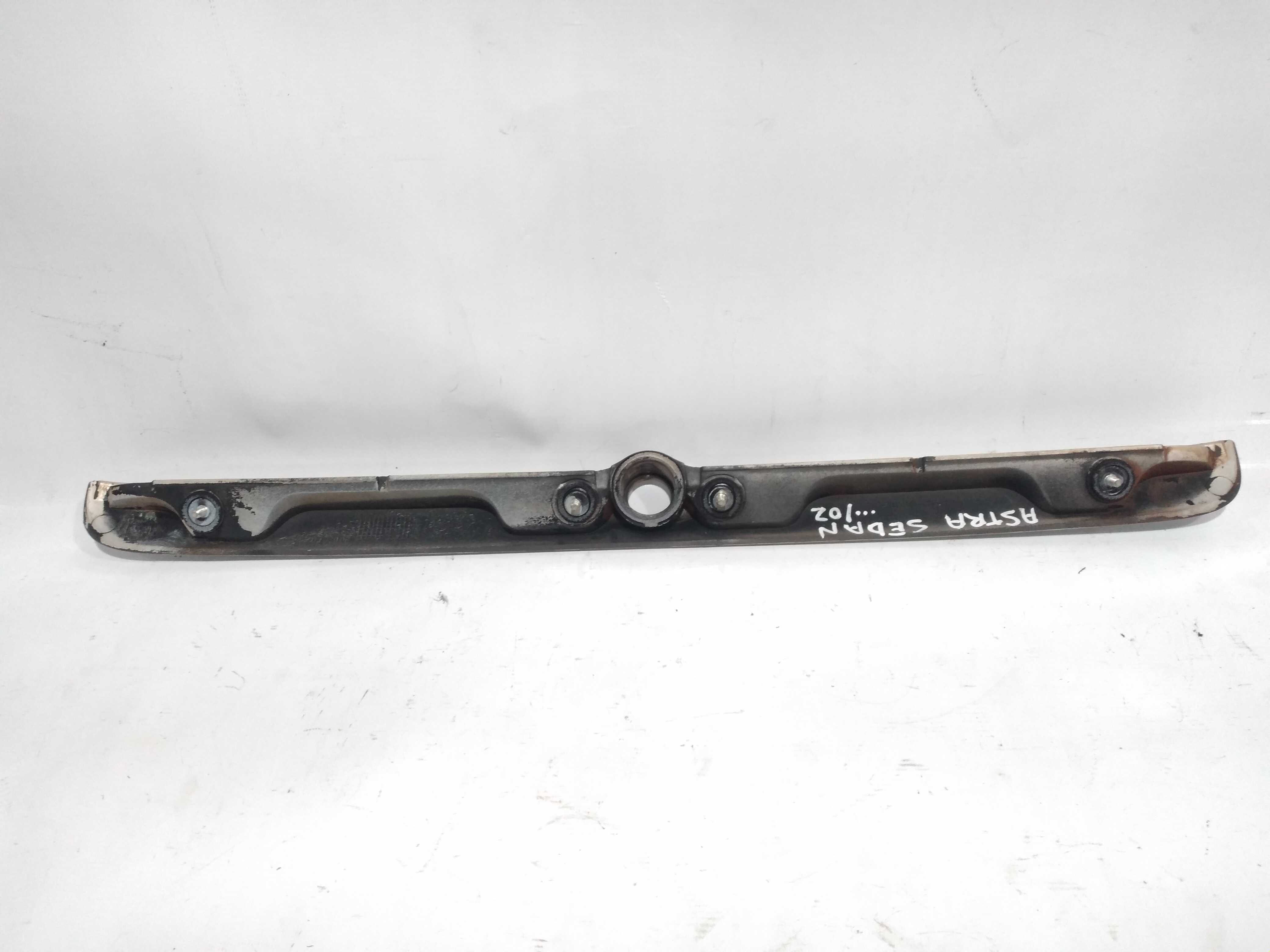 Moldura Friso Tampa Traseira Astra Sedan 02/10 Original Prata 1