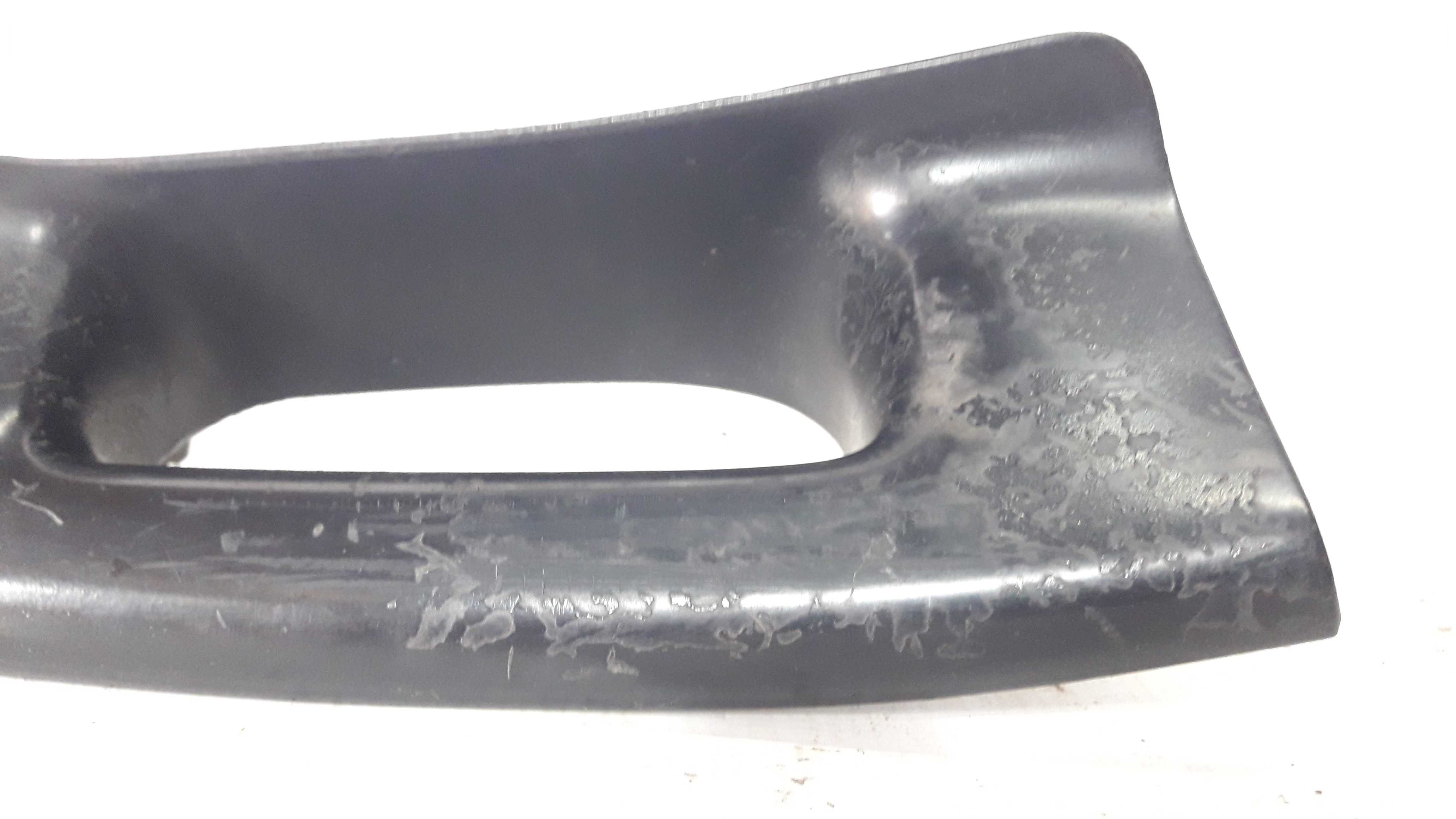 Moldura Puxador Interno Dianteiro Direito Audi A4 96/00  Preto 2