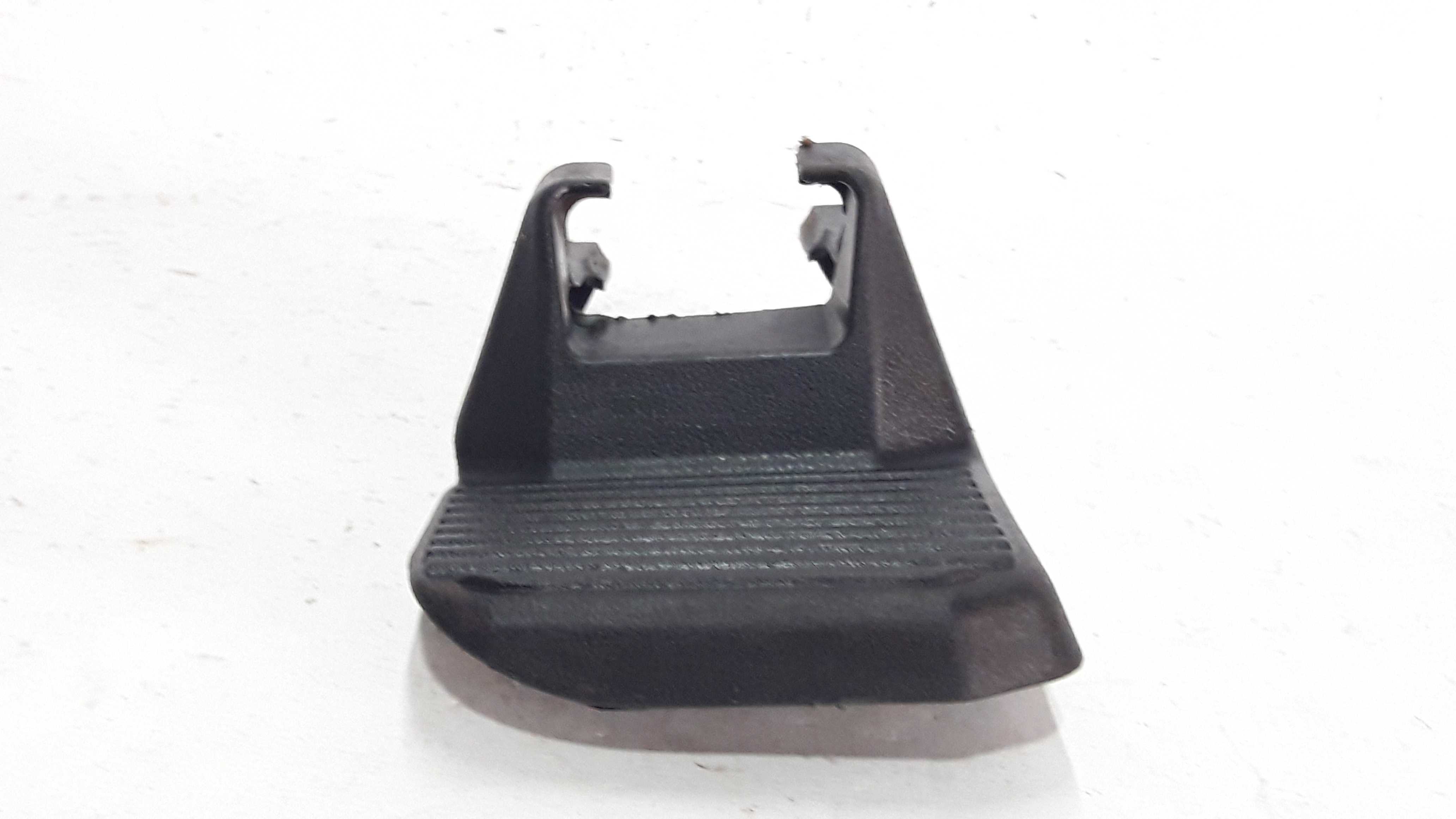 Moldura Trilho Banco Dianteiro  Direito Hilux 16/29 6