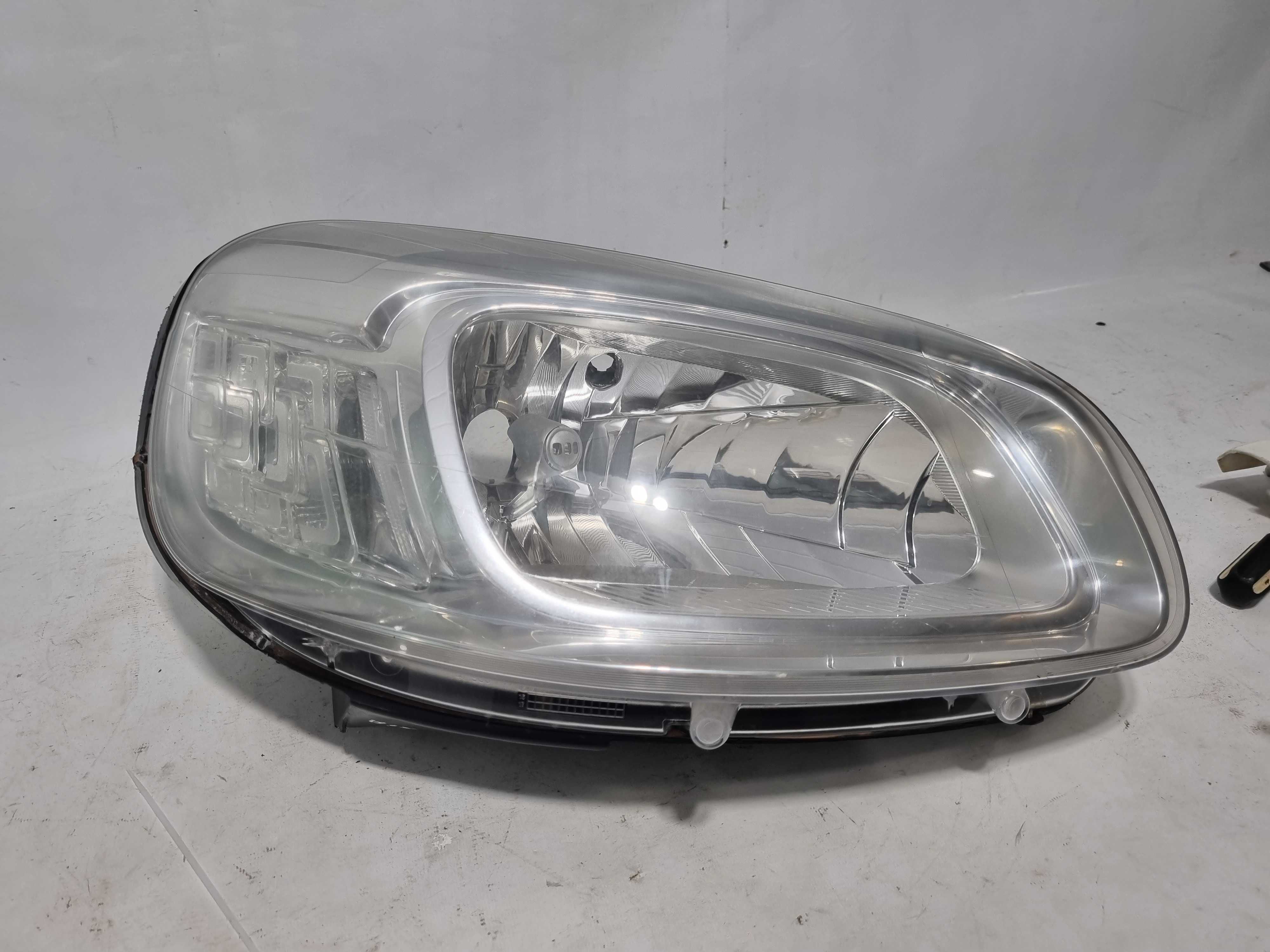 Farol Lado Direito Fiat Uno 2015 2016 Original C/Avaria 1