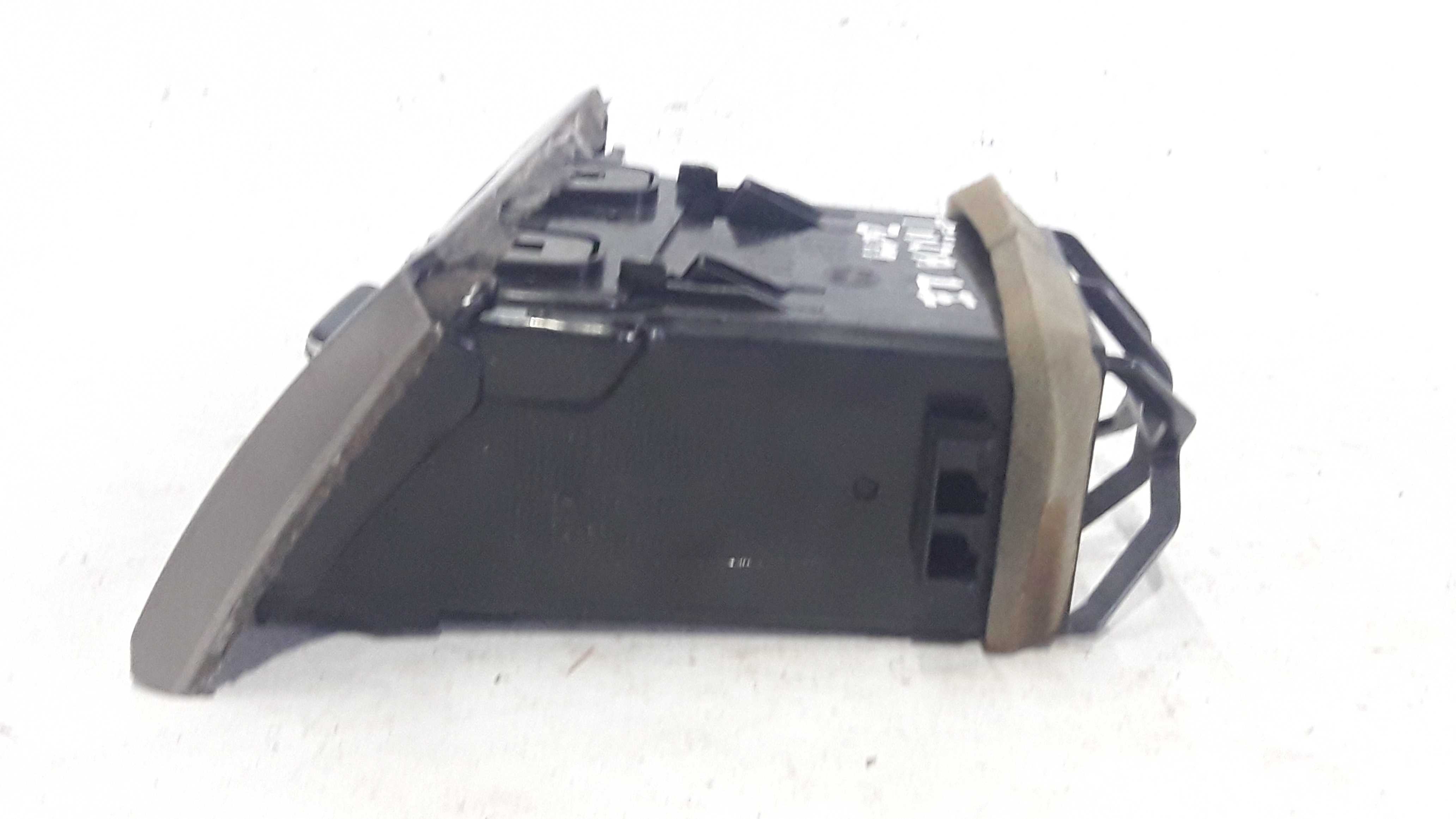 Difusor Ar Esquerdo Tiida 7/14 E6785111q100 25966 3
