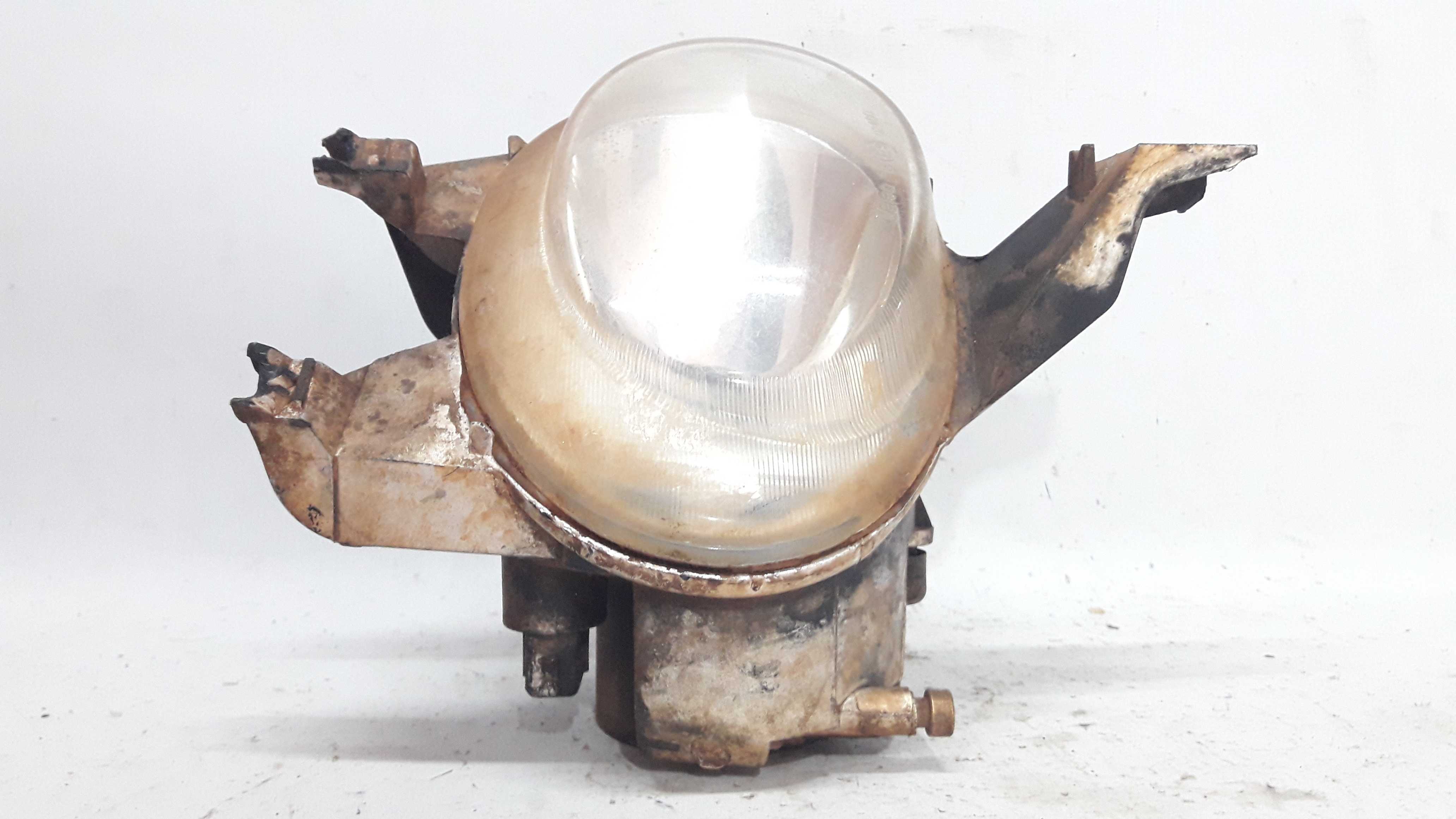 Farol milha direito Peugeot 206 com avaria VAAPT 6