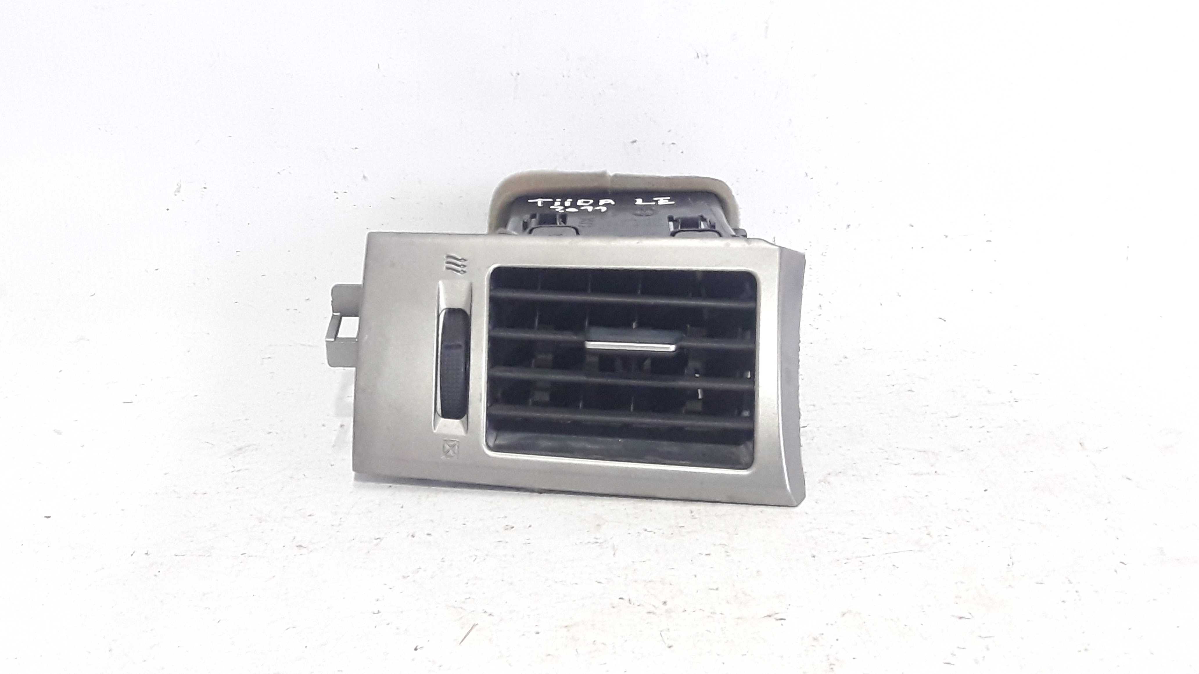 Difusor Ar Esquerdo Tiida 7/14 E6785111q100 25966 2