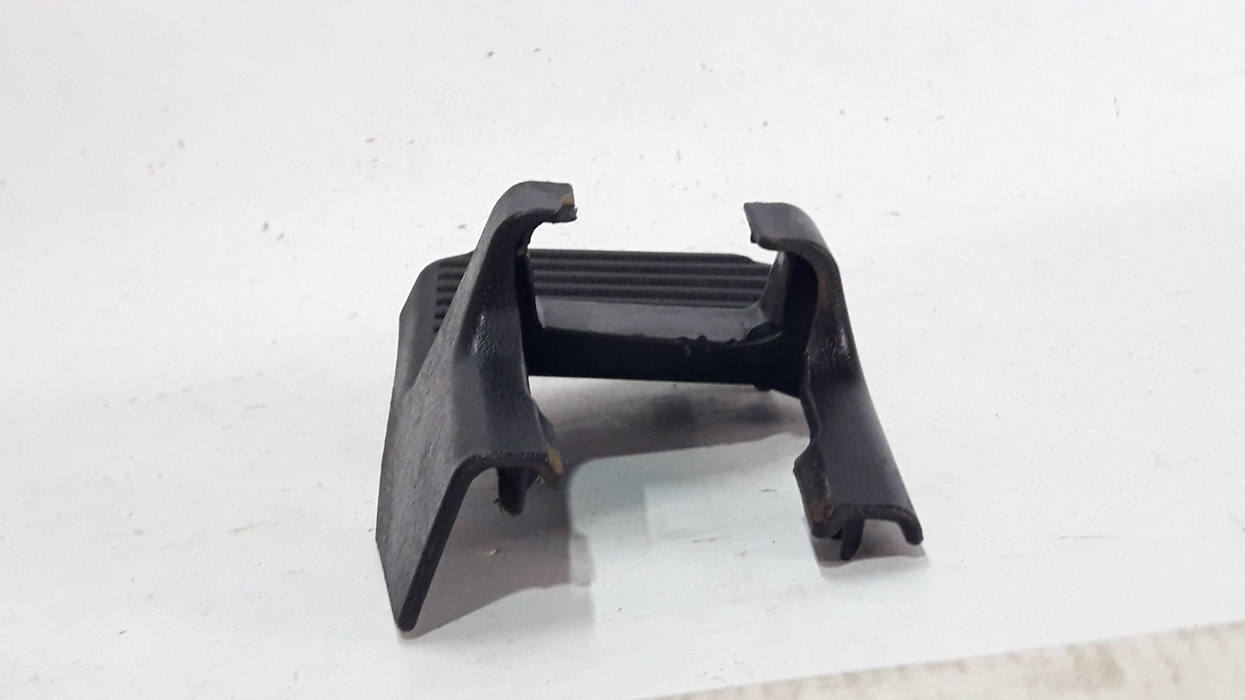 Moldura Trilho Banco Dianteiro  Direito Hilux 16/29 5