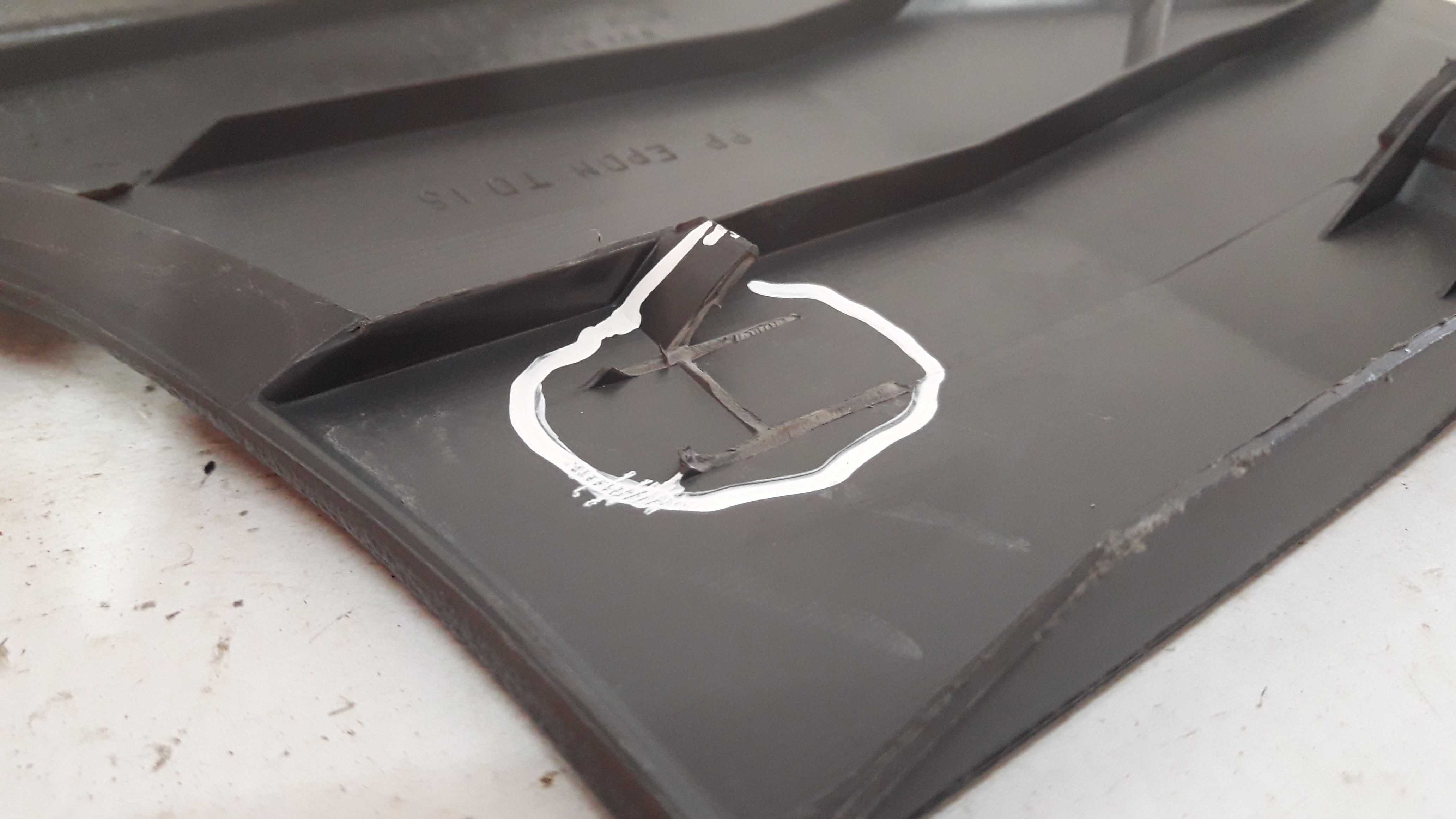 Moldura Inferior Esquerda Painel Focus 9 A 13 4m51a0432 4