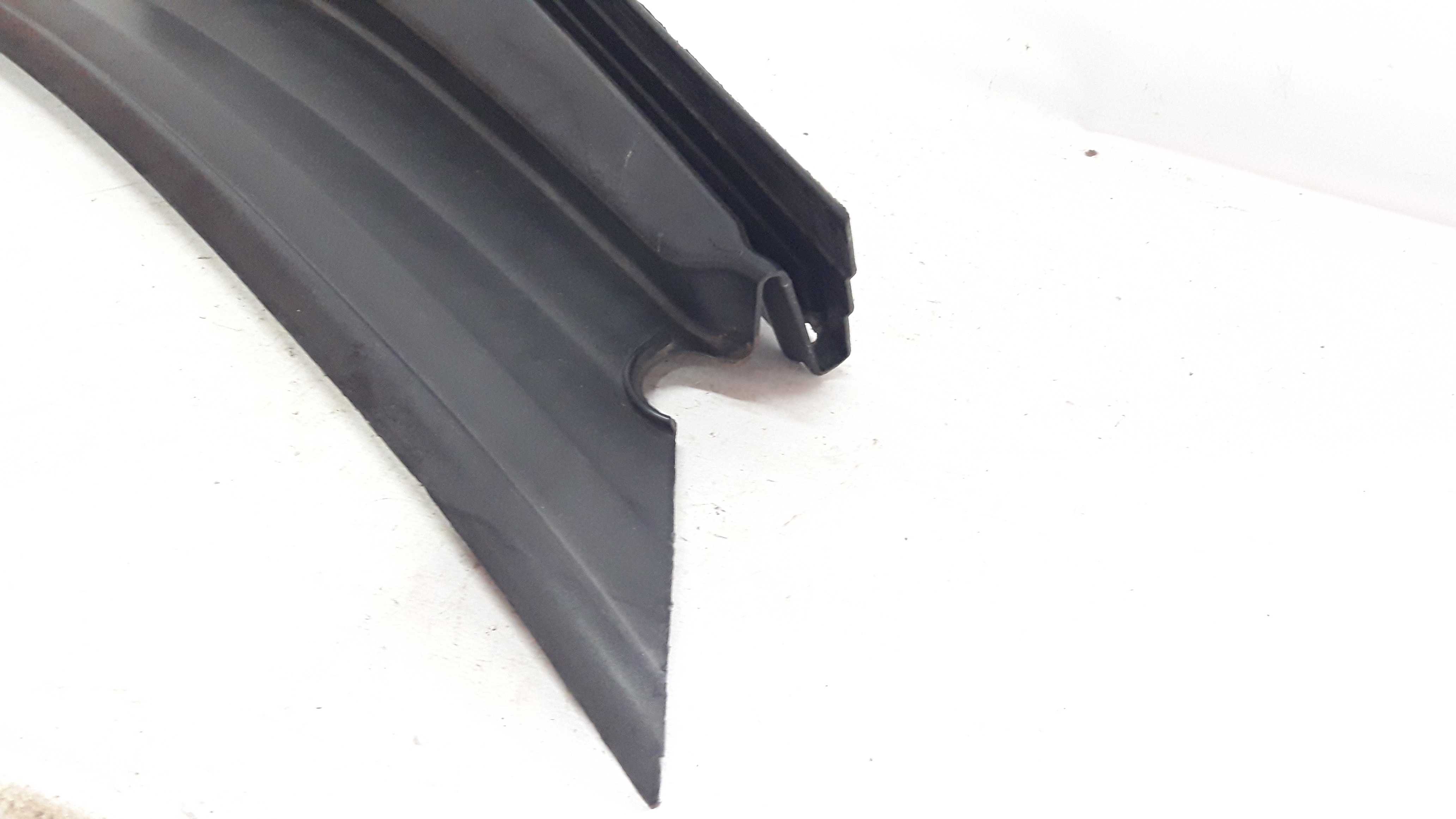 Moldura  Churrasqueira Esquerda  Parabrisa Fiesta 4 A 12 5