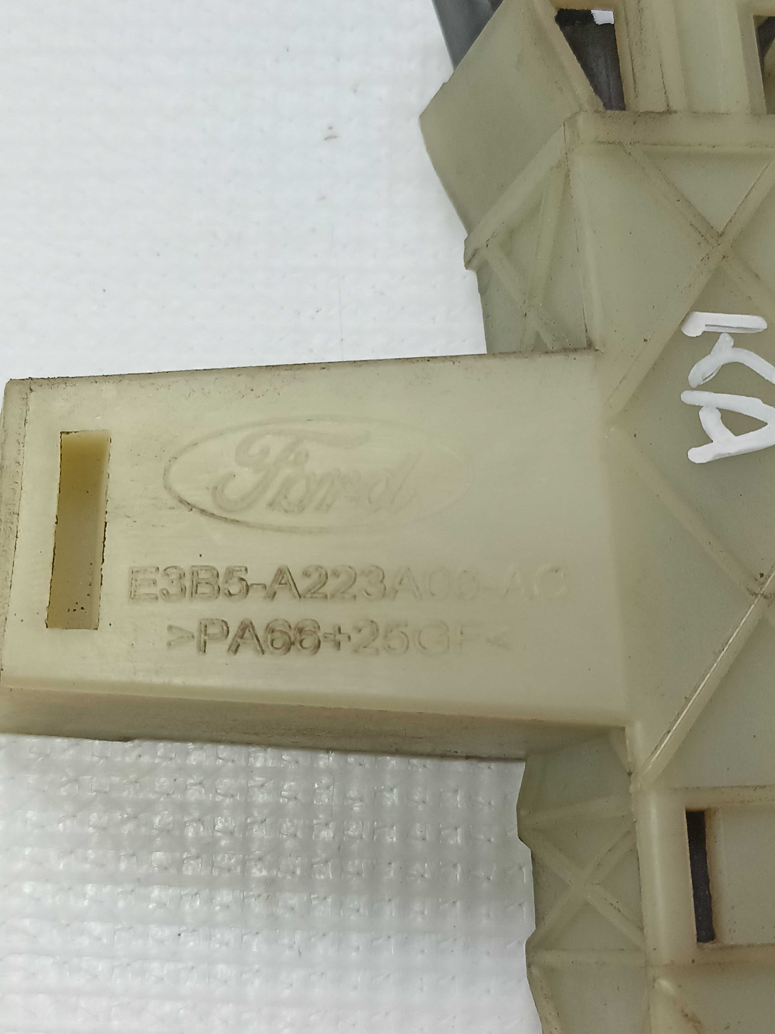 Guia Vidro Porta Dianteira Direita Ford Ka 14/19 Original 4