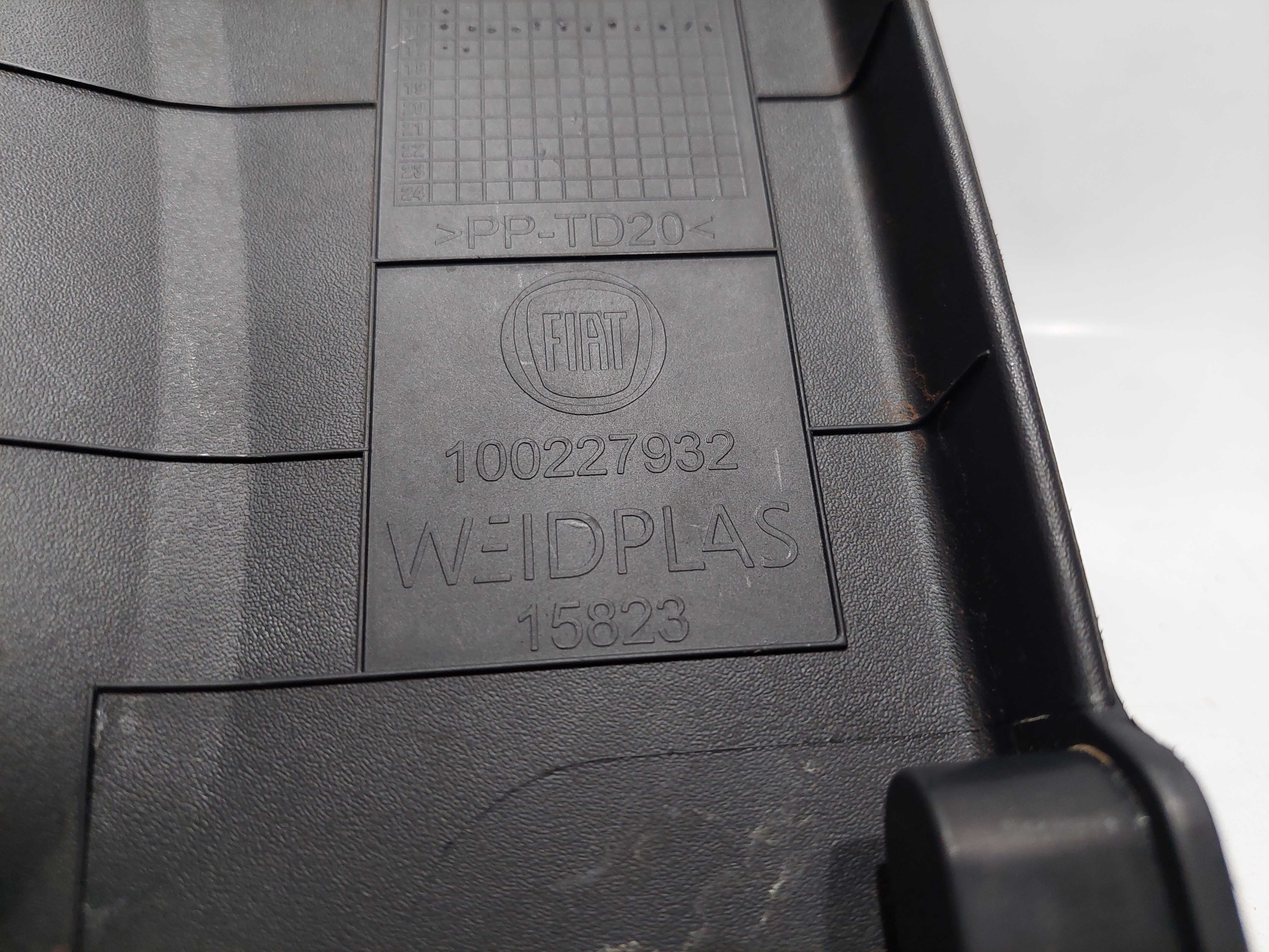 Tampão Traseiro Mobi Bagagito Fiat Mobi Original 100227932 5