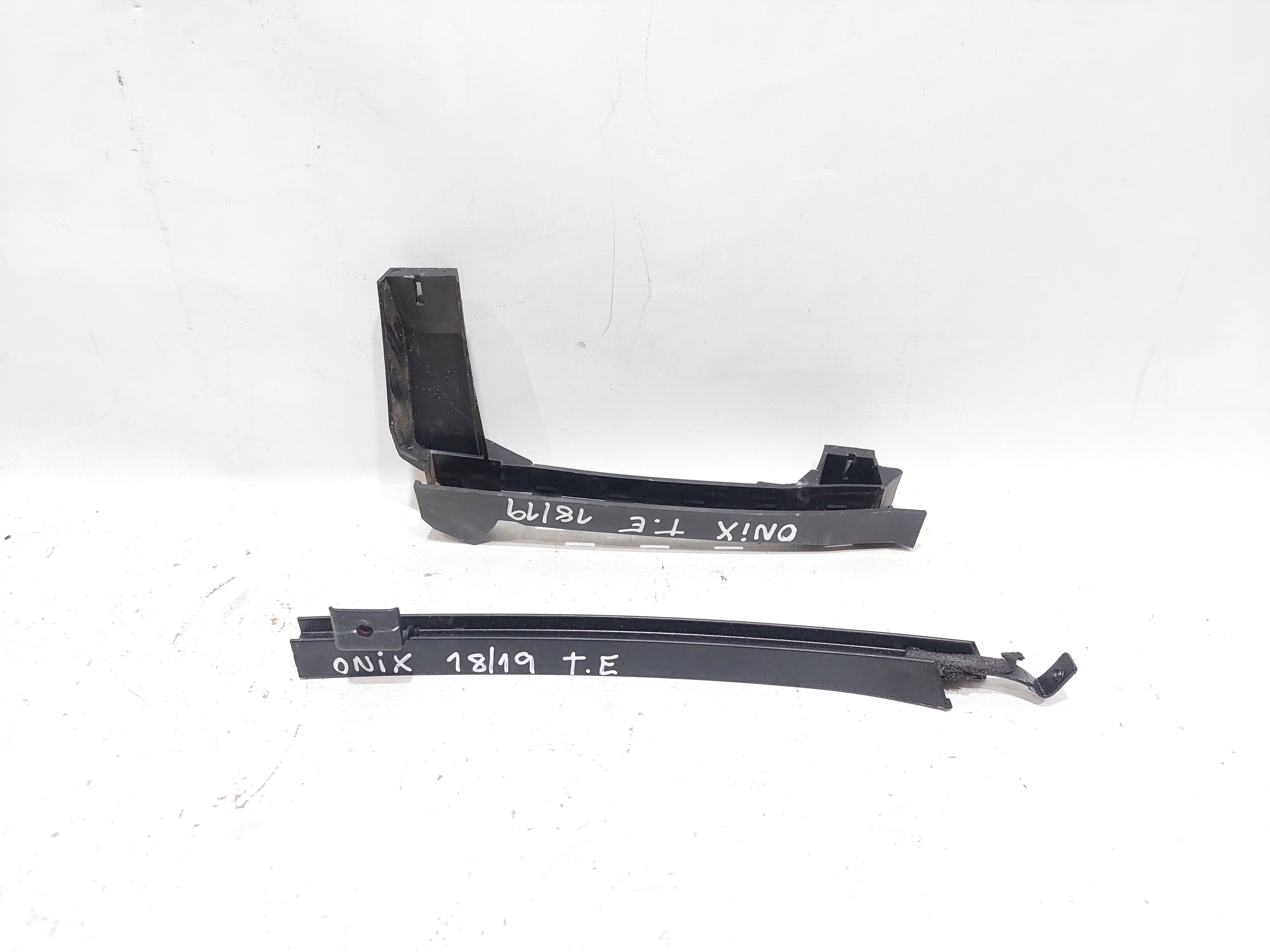 Par Canaleta Guia Vidro Porta Traseira Esquerda Ônix 12/19