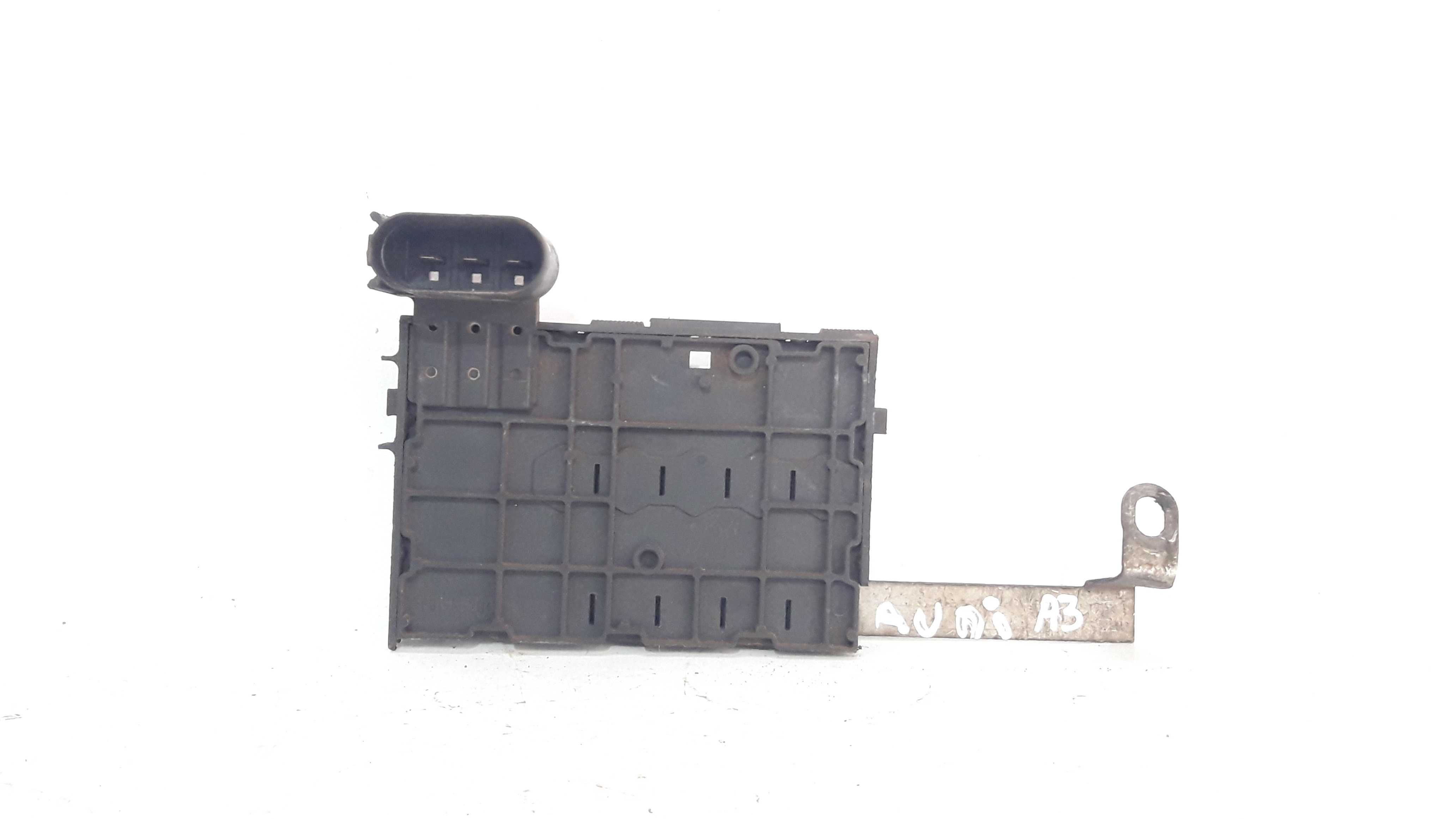 Caixa Fusiveis Vw Golf Audi A3 1.8 2.0 99 A 06 4
