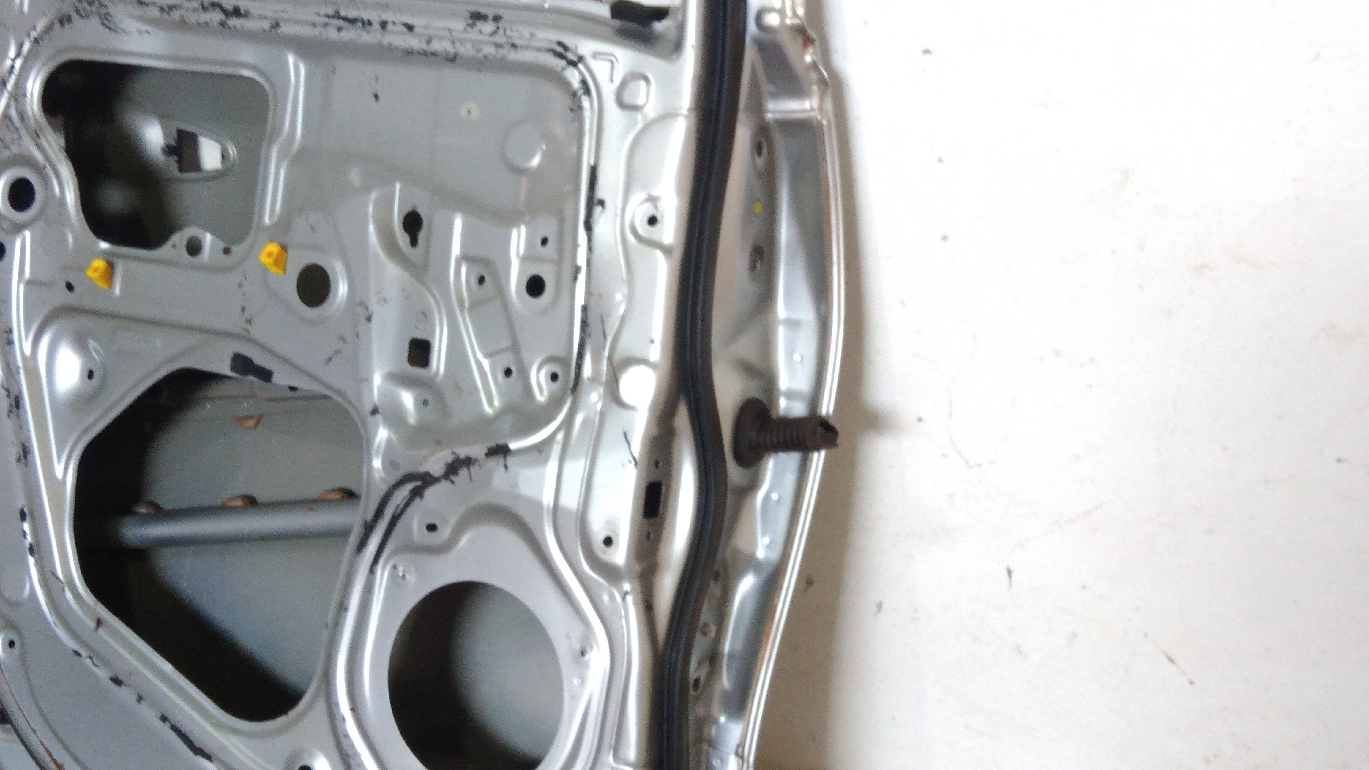 Porta Traseira Esquerda Hilux Prata 2016/20 Original 4