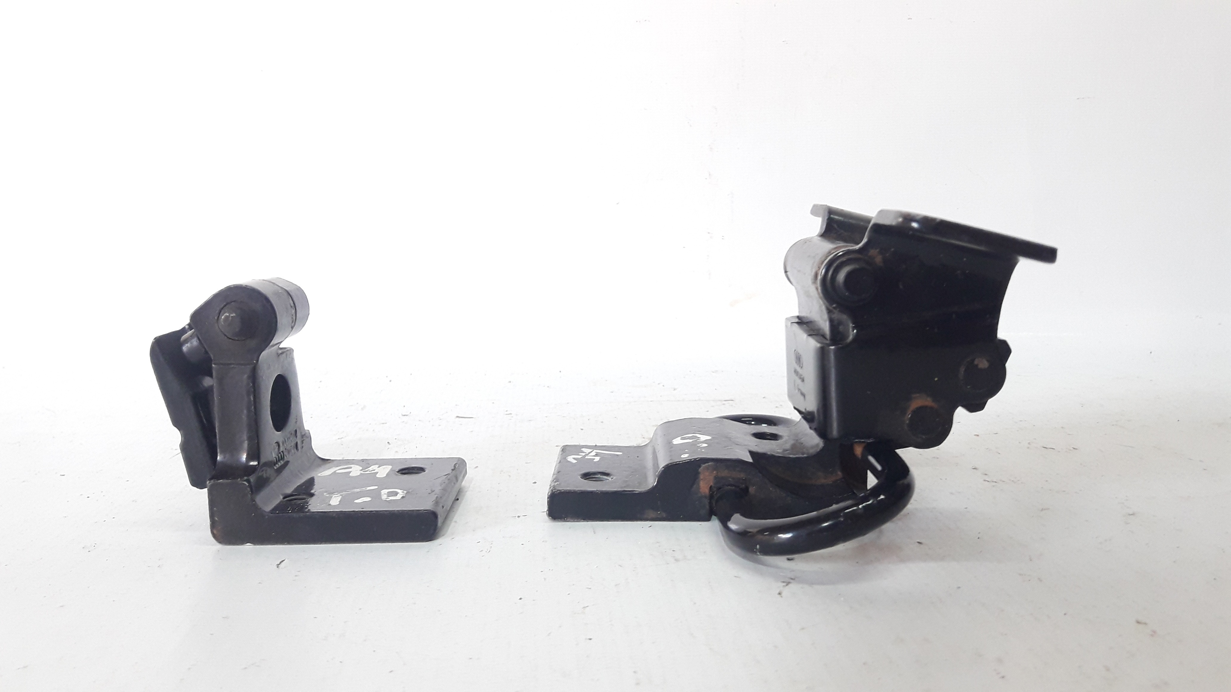 Dobradiça Porta Dianteira Esquerda  Audi A4 97/1 4a0833412a 2