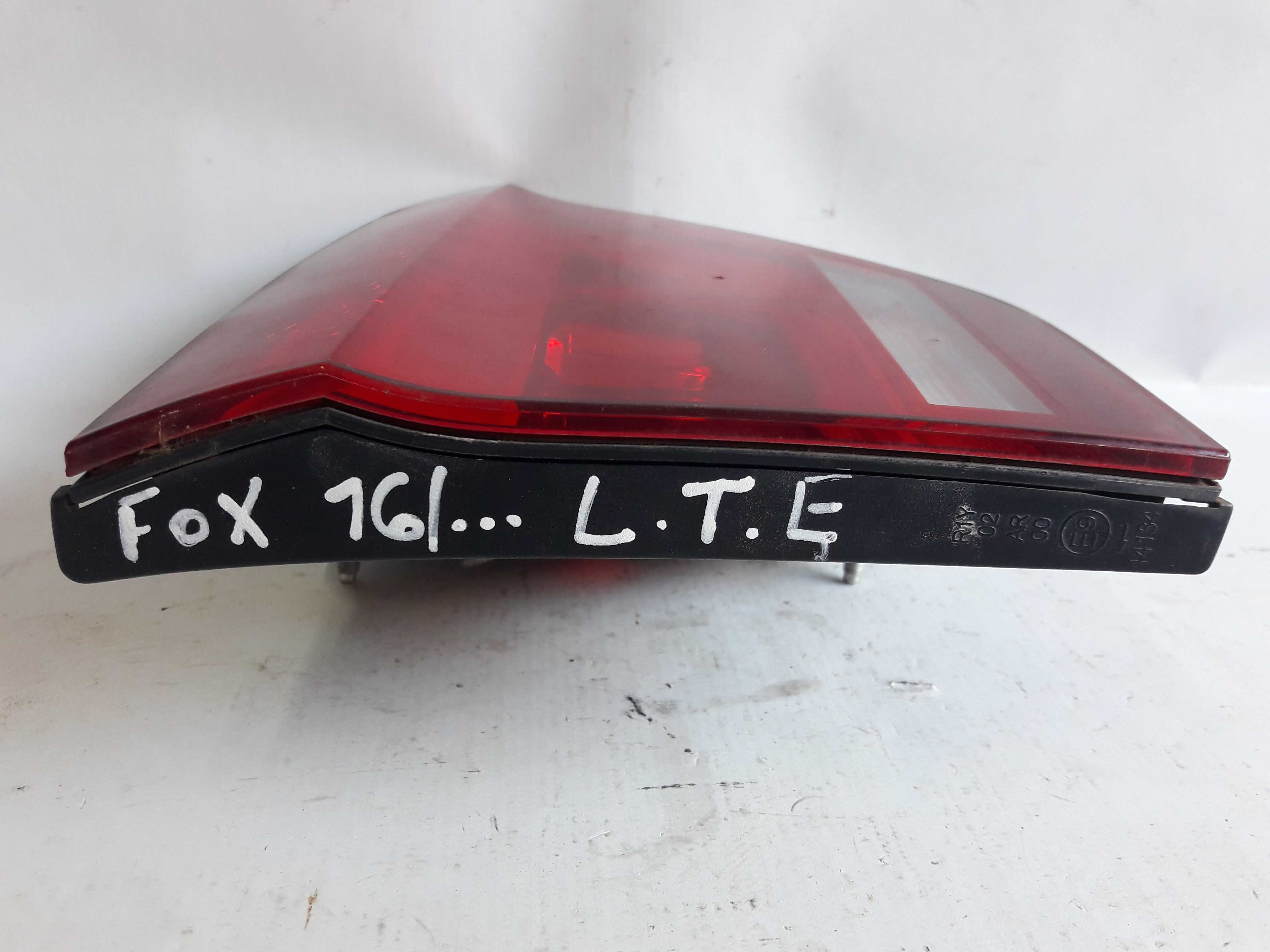 Lanterna Tampa Traseira Esquerda Fox 2016 5z0945093e Origina Vermelho 3