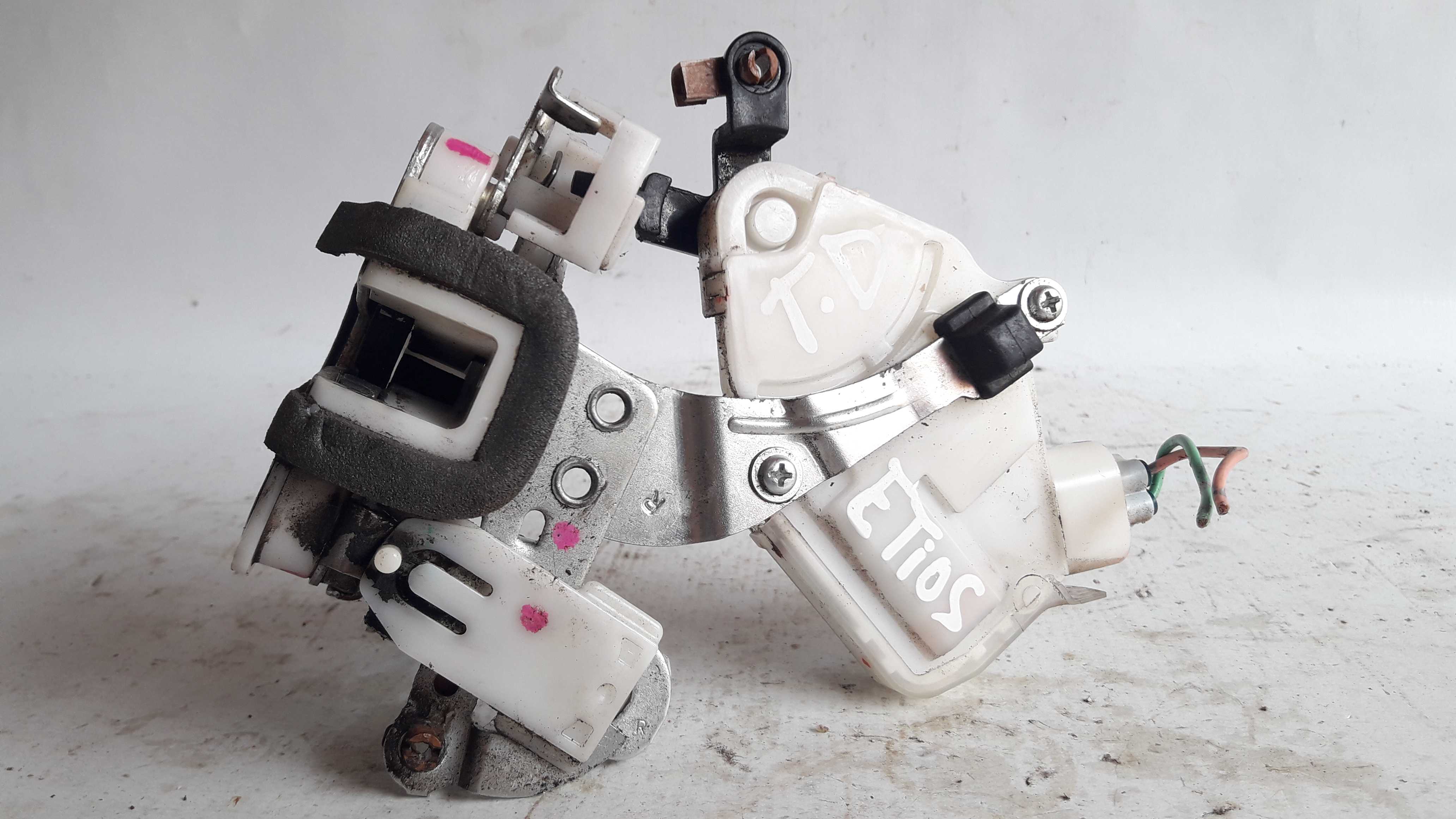 Fechadura Elétrica Porta Traseira Direita Toyota Etios 2015 2