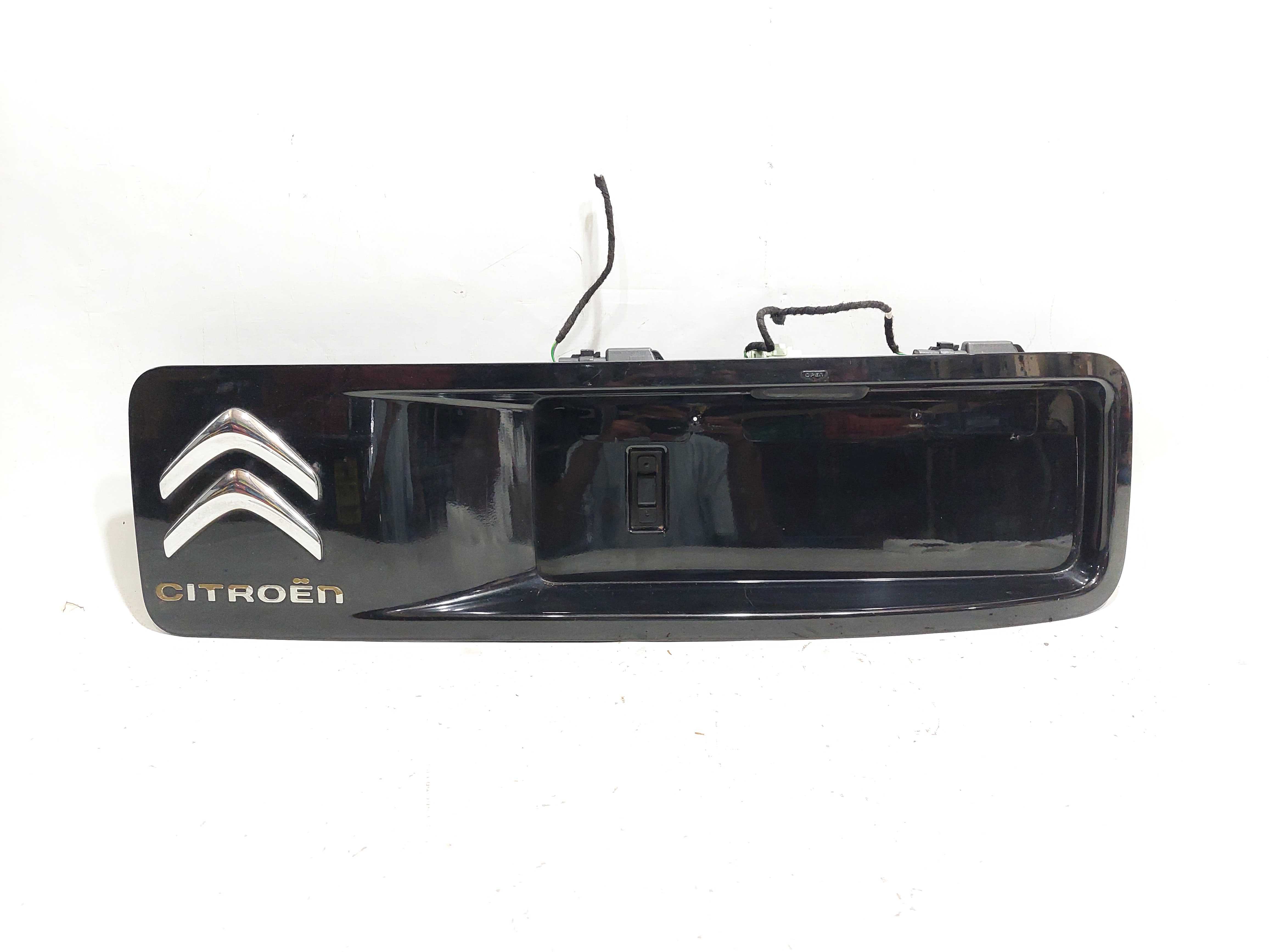 Suporte Placa Aplique Tampa Traseira Citroën C3 Picasso 2011 Preto