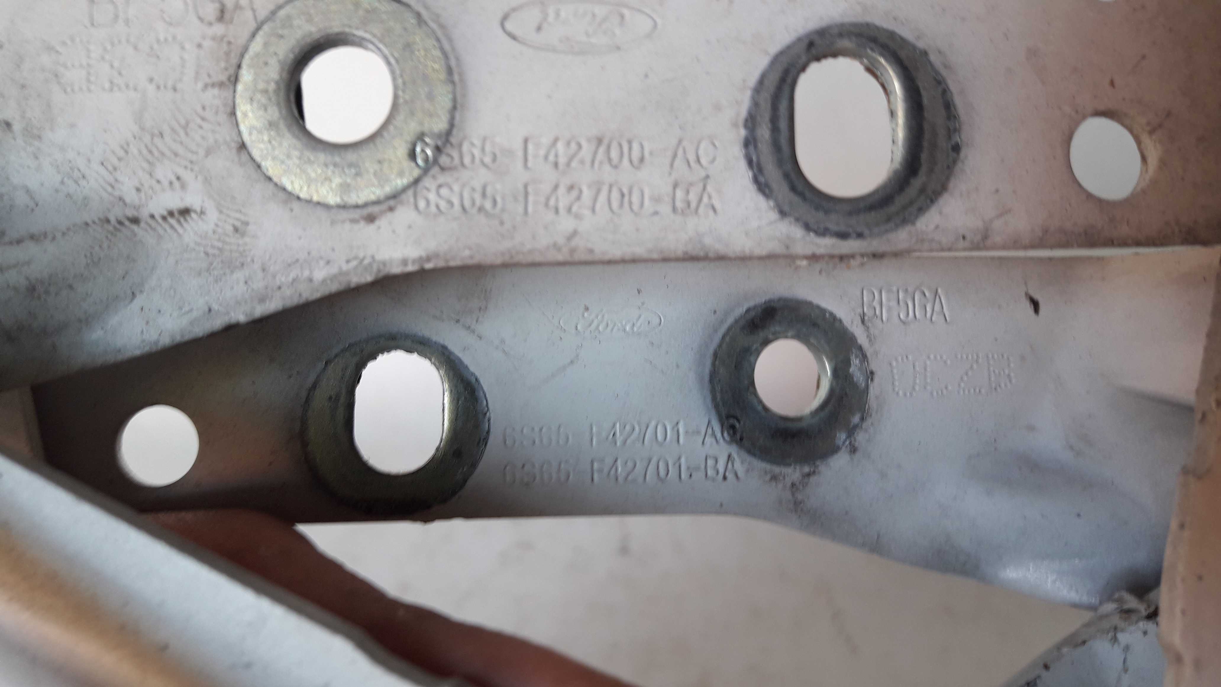 Dobradiça Tampa Traseira Ford Ka Seda 18/20 6s65f42700ac 5