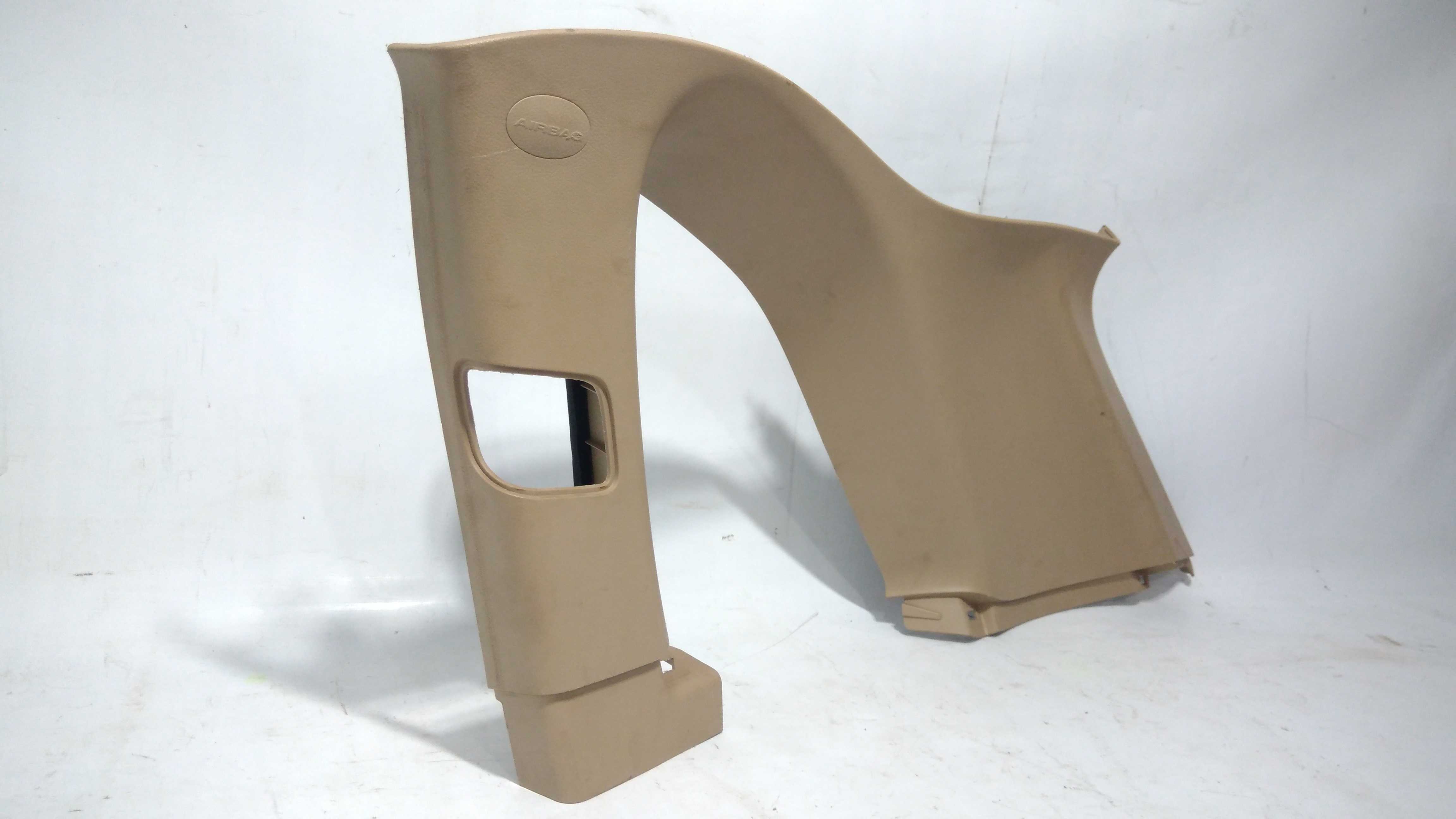 Moldura Coluna Porta Mala Direito Captiva 08/13 Bege 3