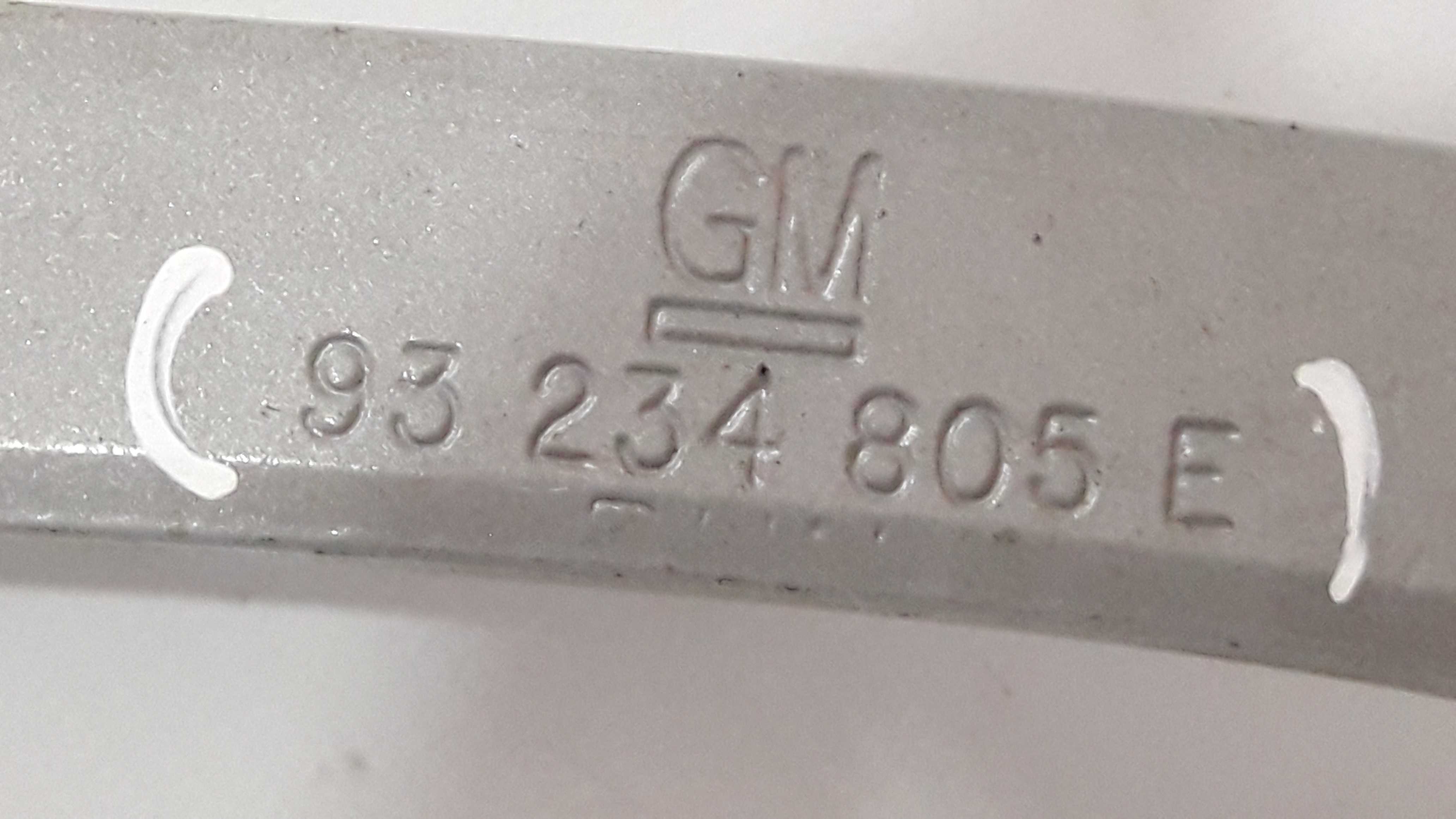 Dobradiça Esquerda Tampa Traseira Corsa Classic 96/10 932348 2