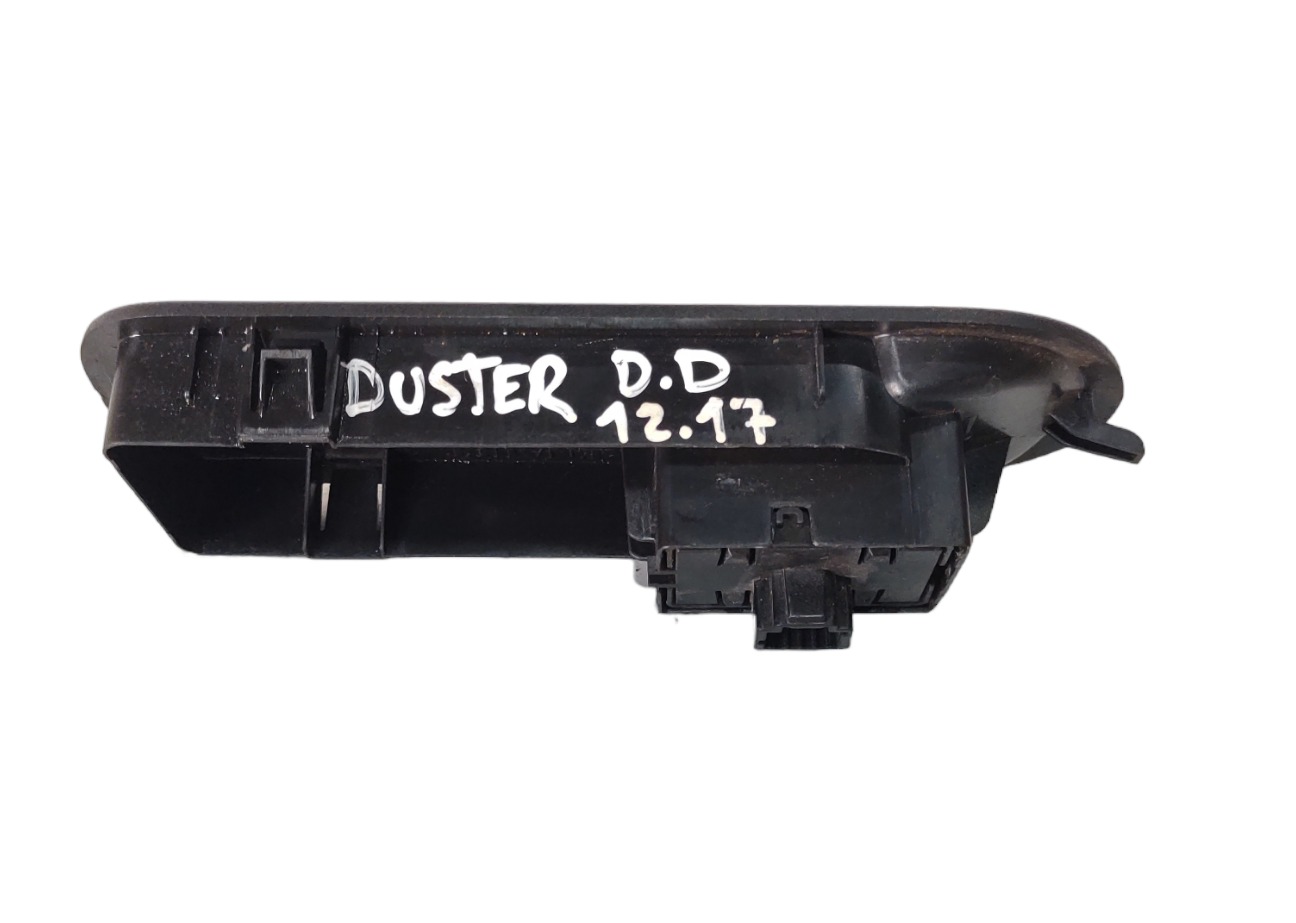 Moldura C/ Botão Vidro Elétrico Diant Direito Duster 12/17 3