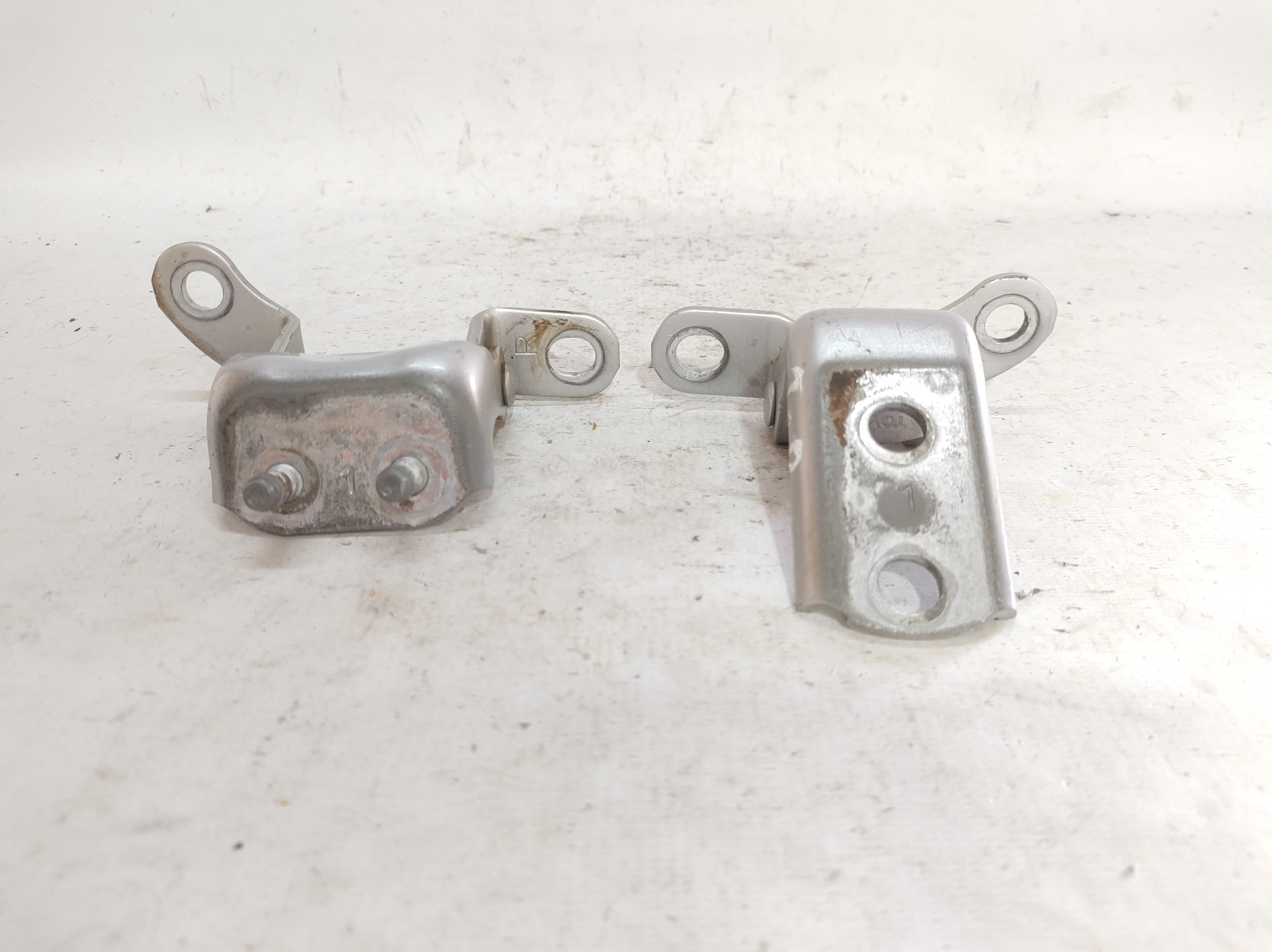 Dobradiça Porta Traseira Direita Corolla 03 A 08 7