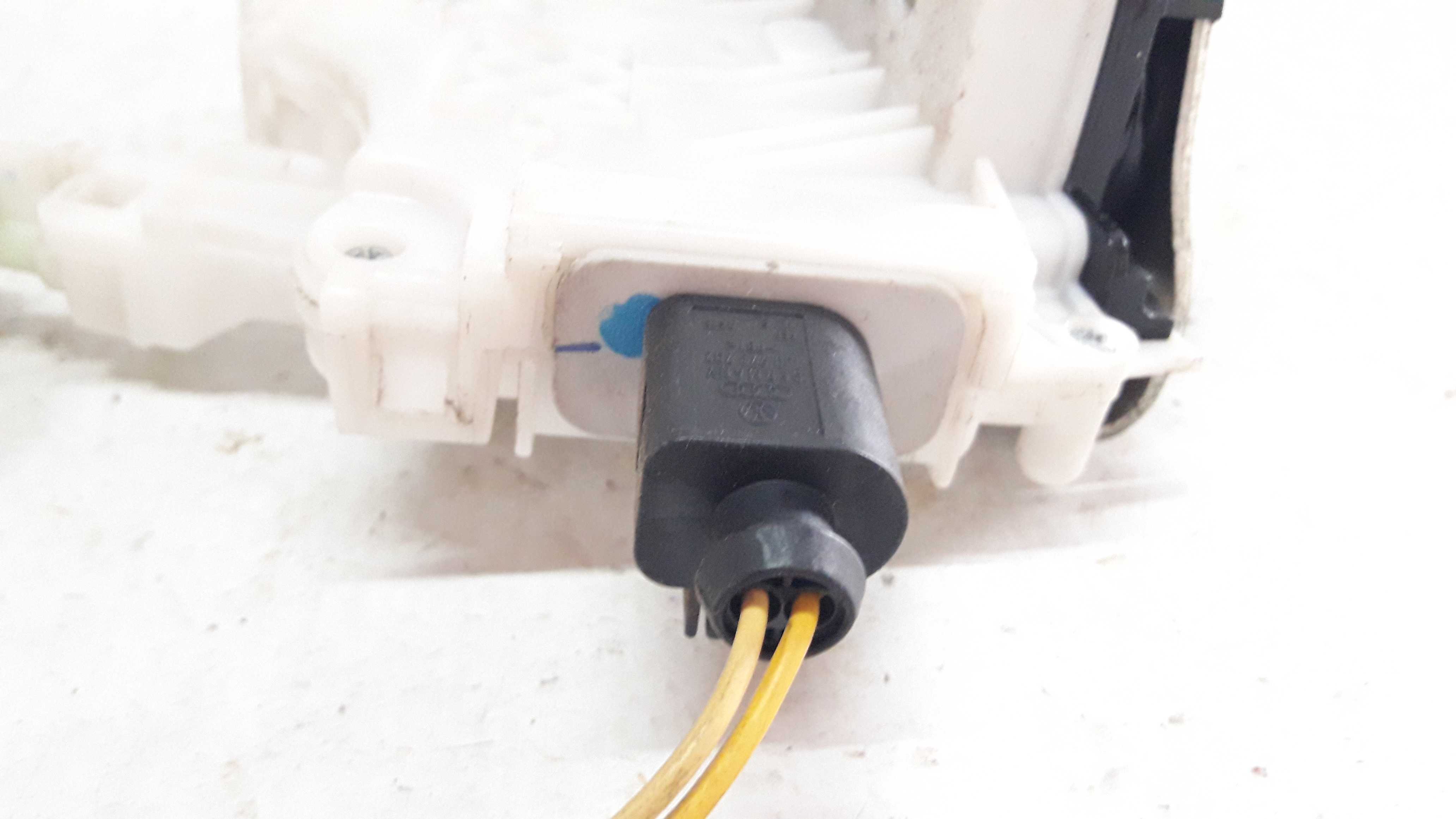 Fechadura Traseira Esquerda Fox Spacefox 16 A 21 4