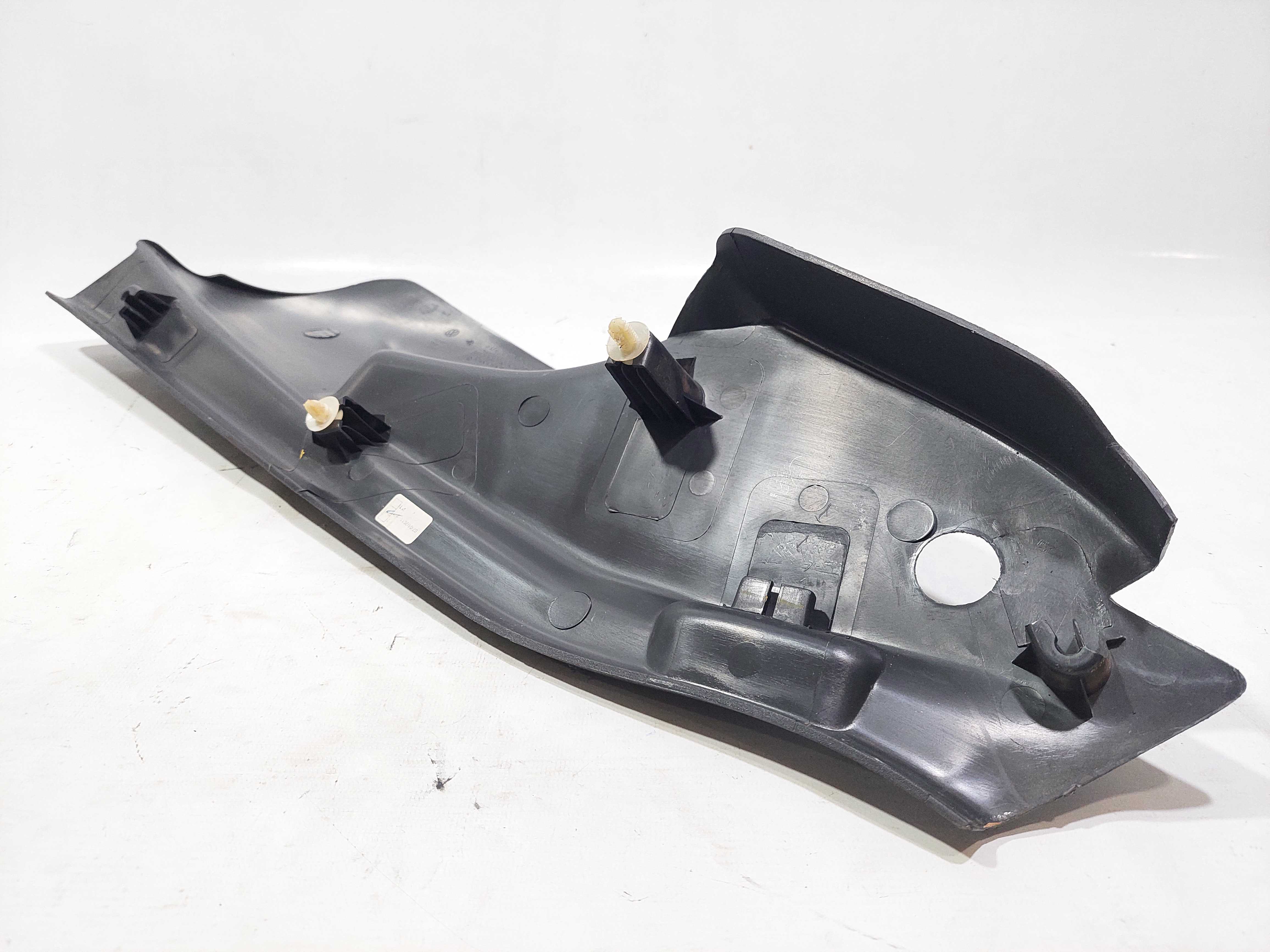 Moldura Lateral Banco Traseiro Direito Voyage G5 5u6867766 3