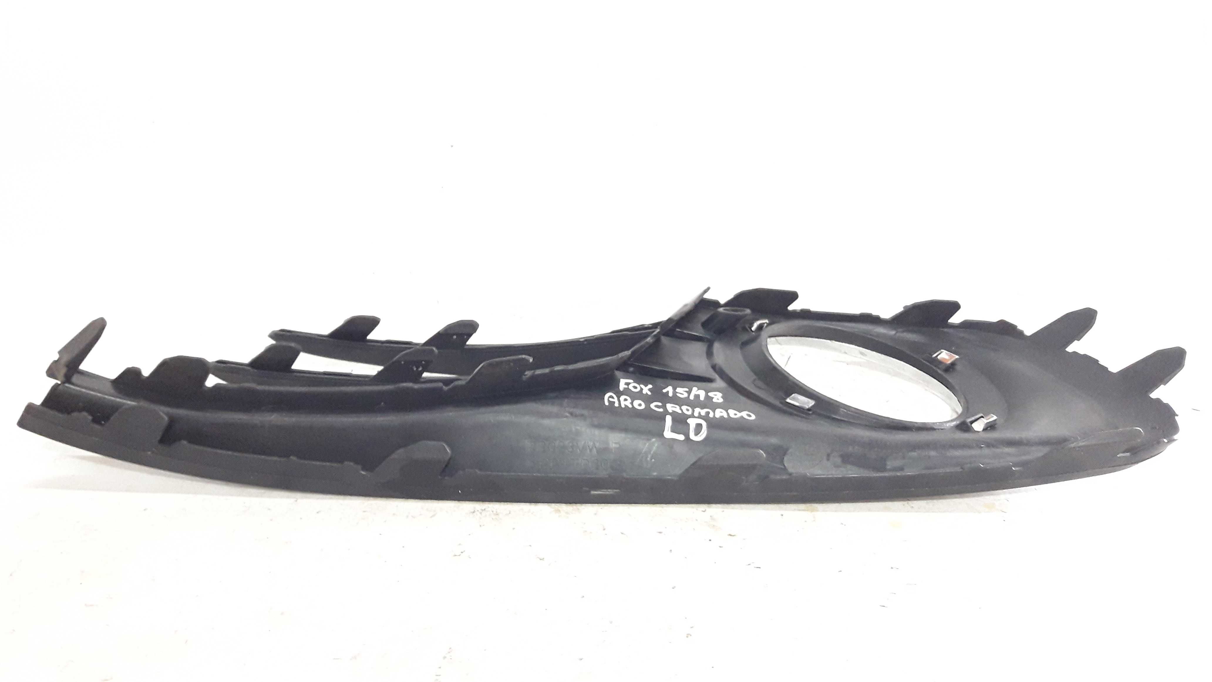 Moldura Direita Farol Milha Aro Cromado Fox 15/18 Original Preto E Cromado Direito 6