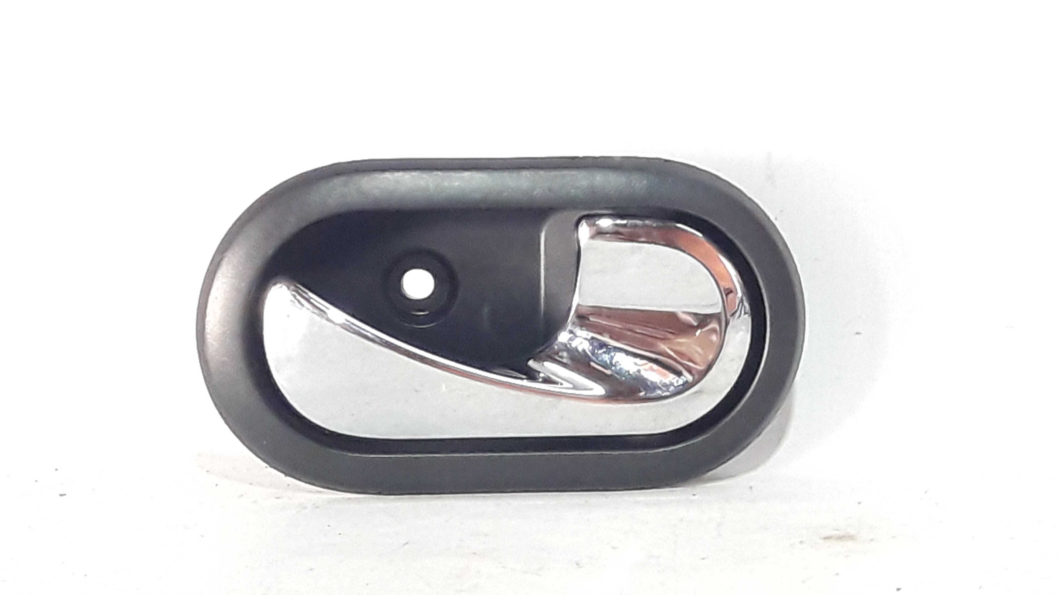 Maçaneta Interna Dianteira/tras  Direita Duster 8200733847 – Cromada – Dianteira/traseira 1