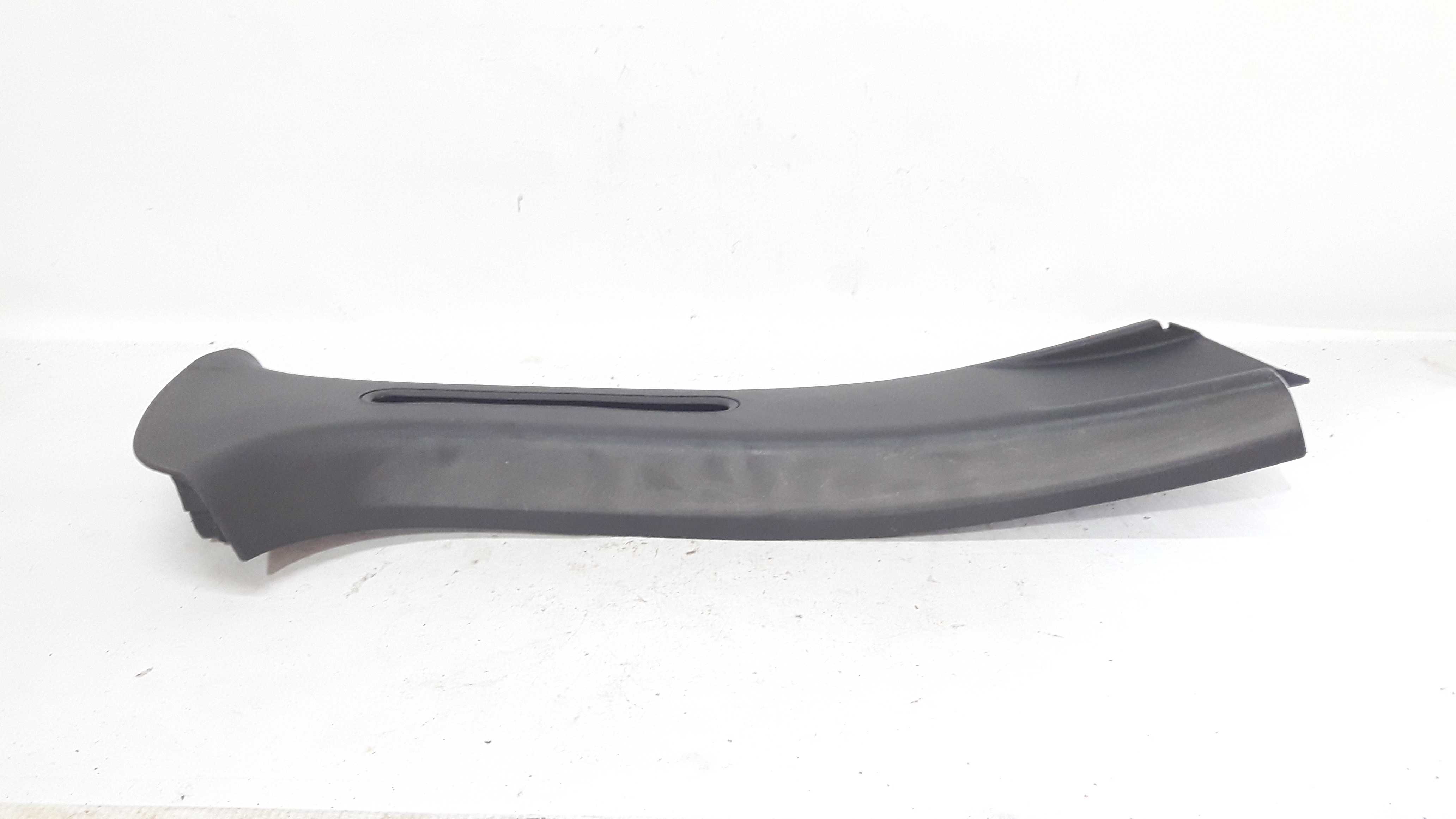 Moldura Coluna Central Direita Oroch 15 A 20 8200529817 2