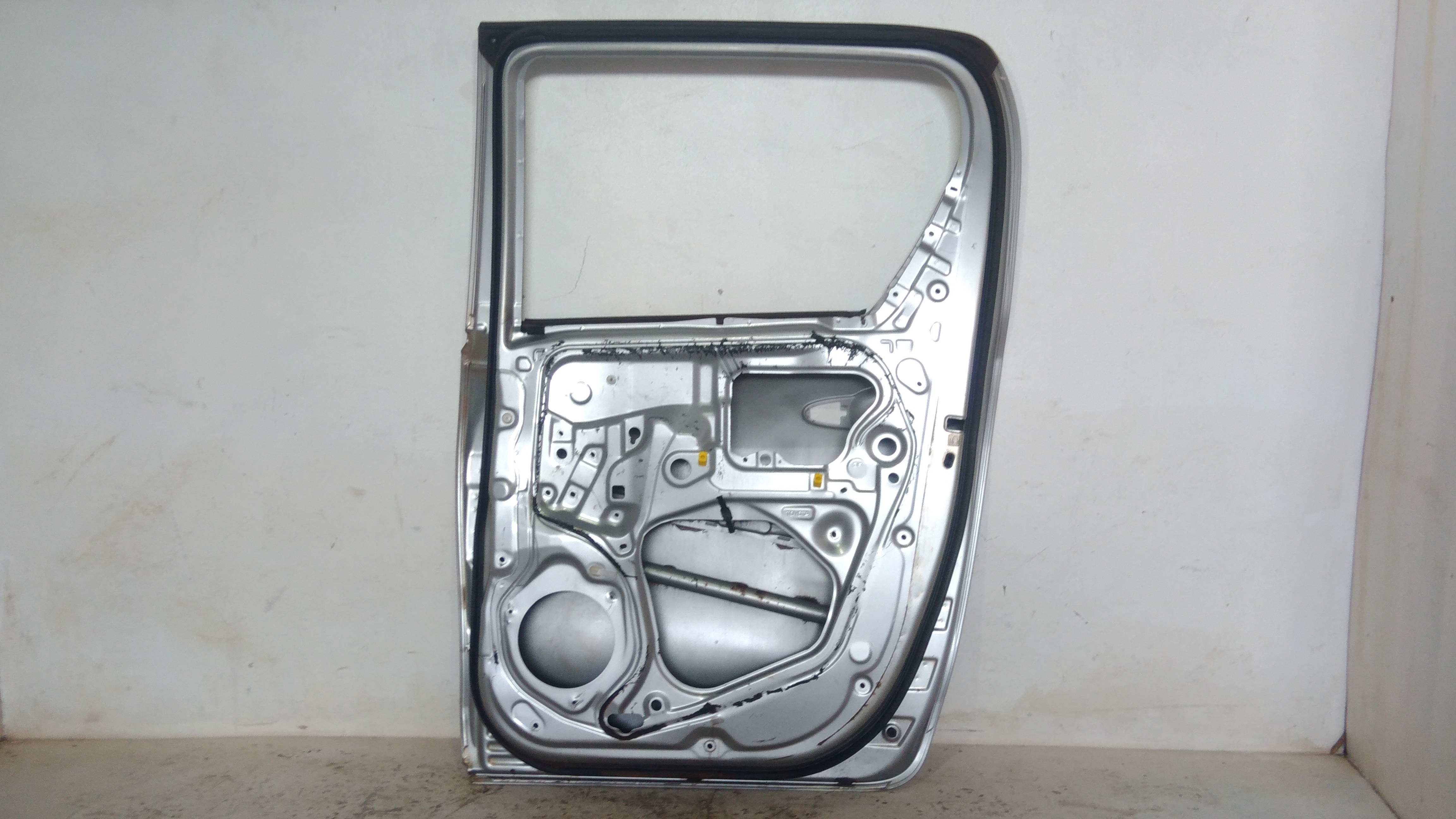Porta Traseira Direita Hilux Original 2016/20 Com Detalhes 2
