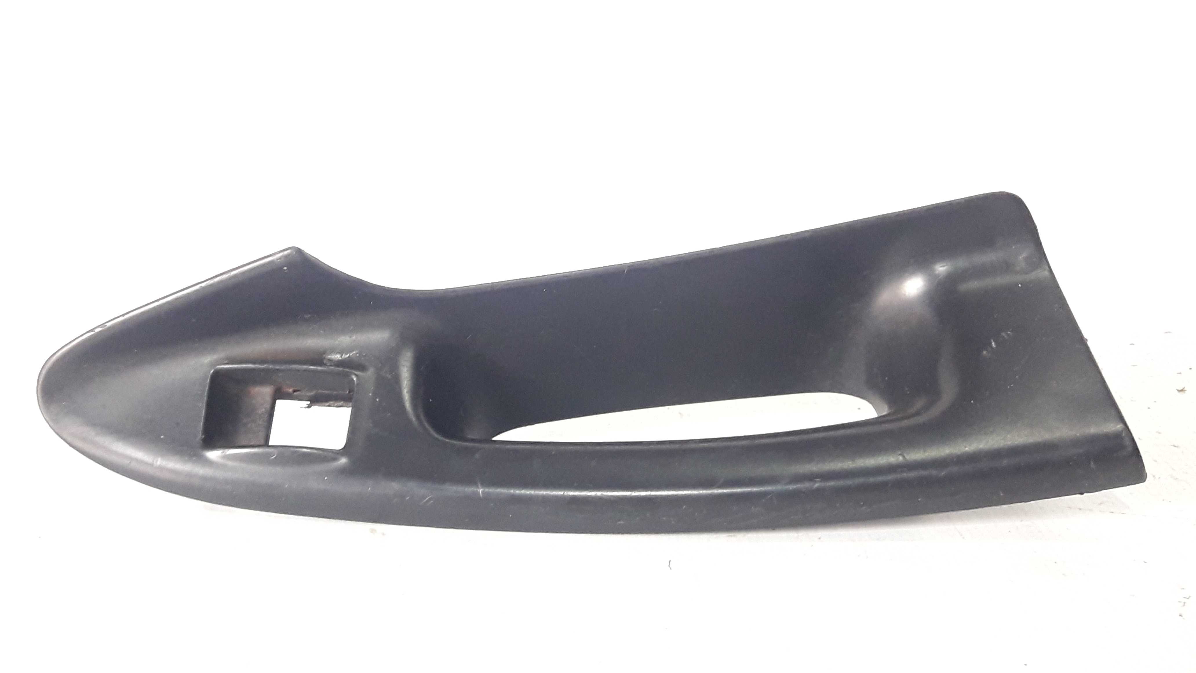 Moldura Puxador Interna Traseira Direita Audi A4 96/00  Preto Traseira