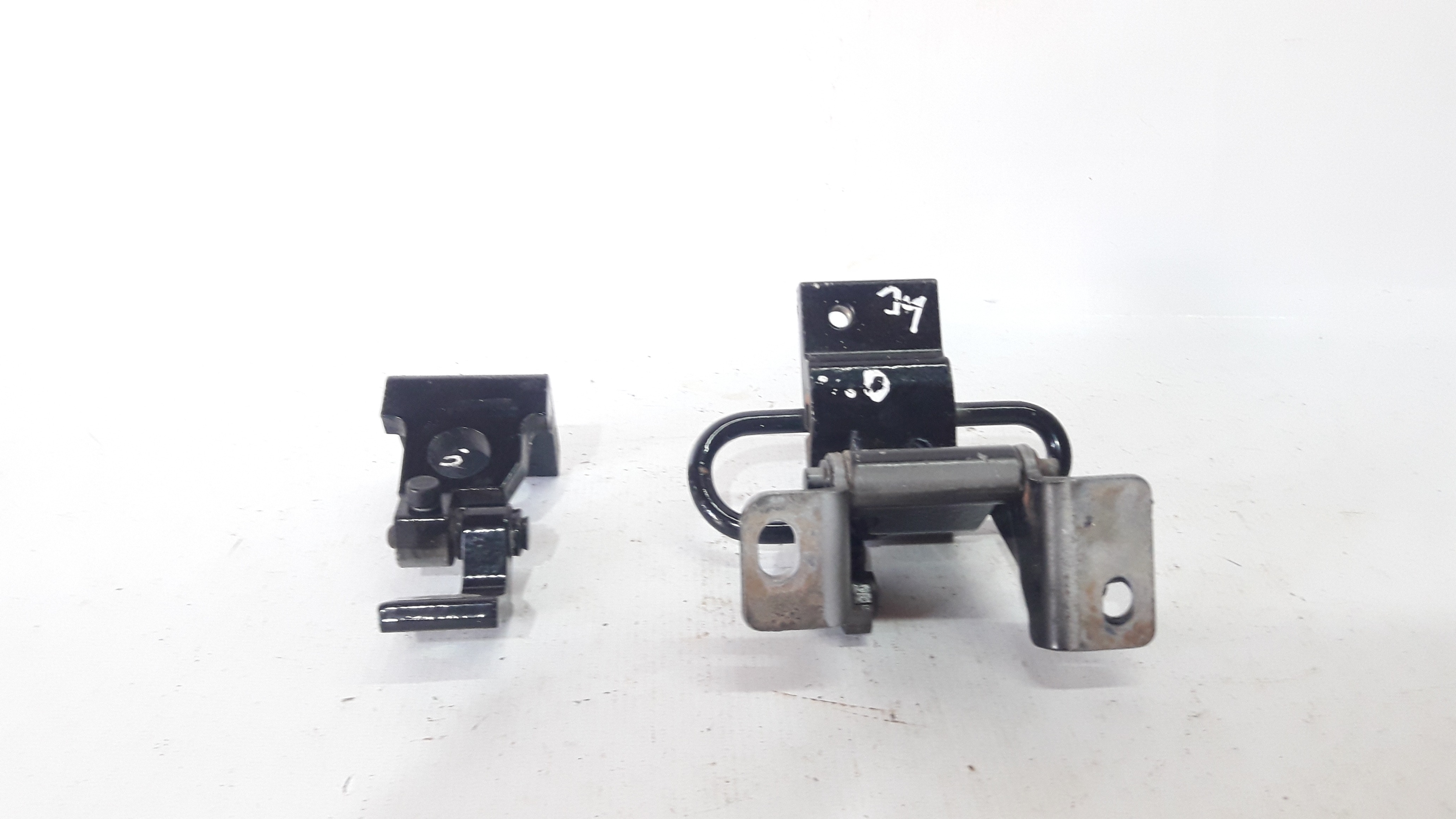 Dobradiça Porta Dianteira Esquerda  Audi A4 97/1 4a0833412a 4