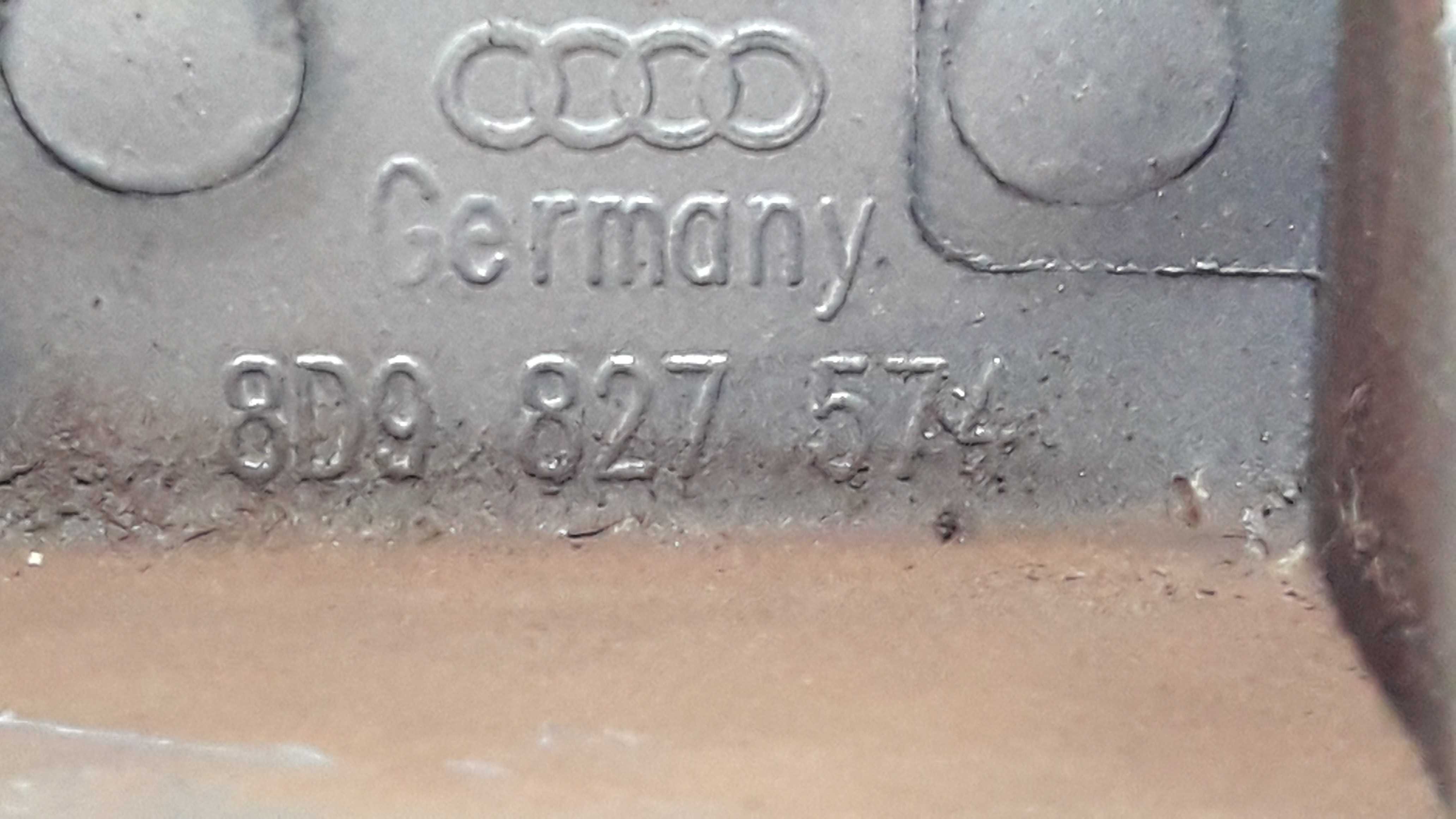 Friso Aplique Tampa Traseira Audi A3 99/6 8d9827574 24272 – Prata 6