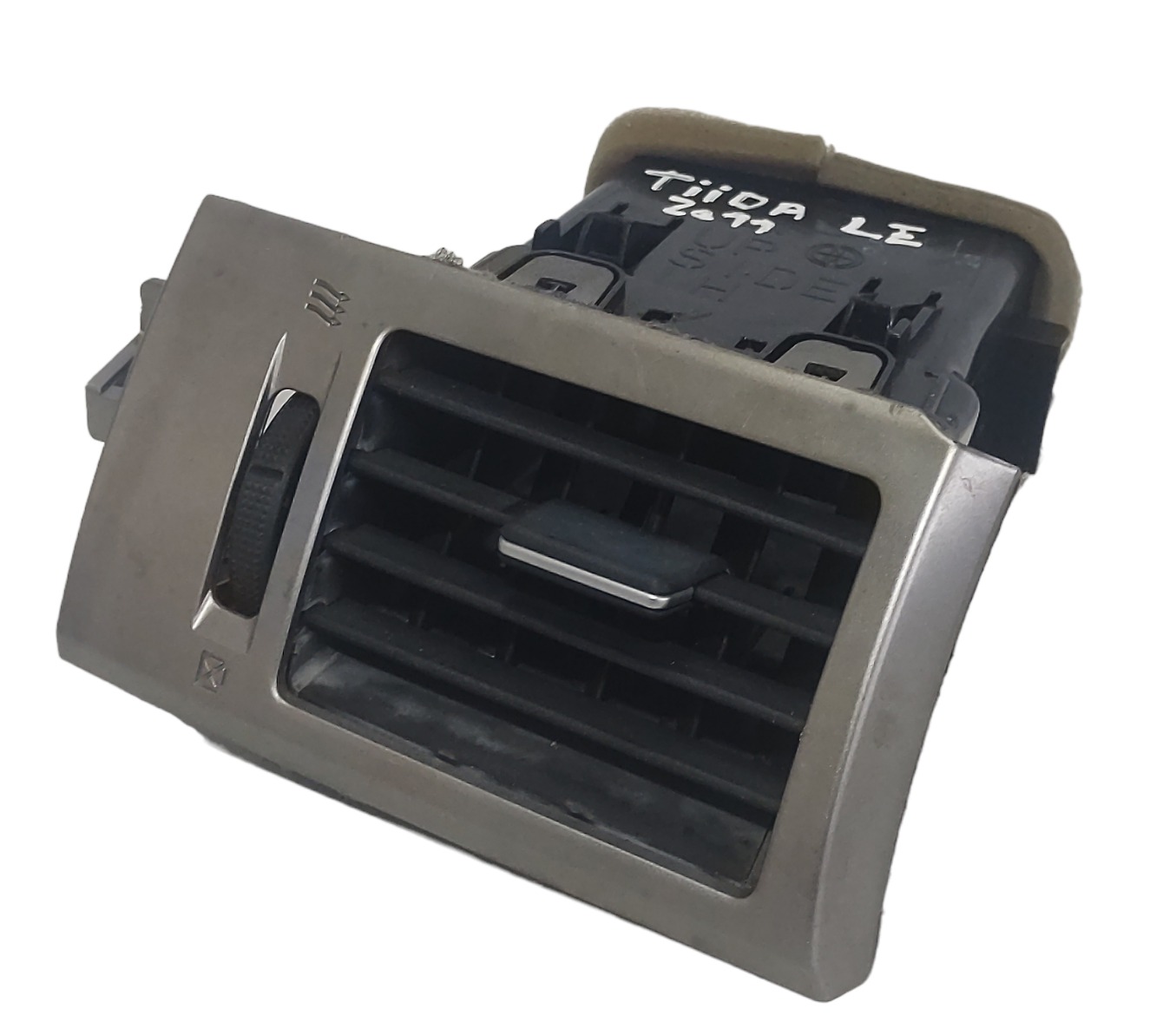 Difusor Ar Esquerdo Tiida 7/14 E6785111q100 25966 1