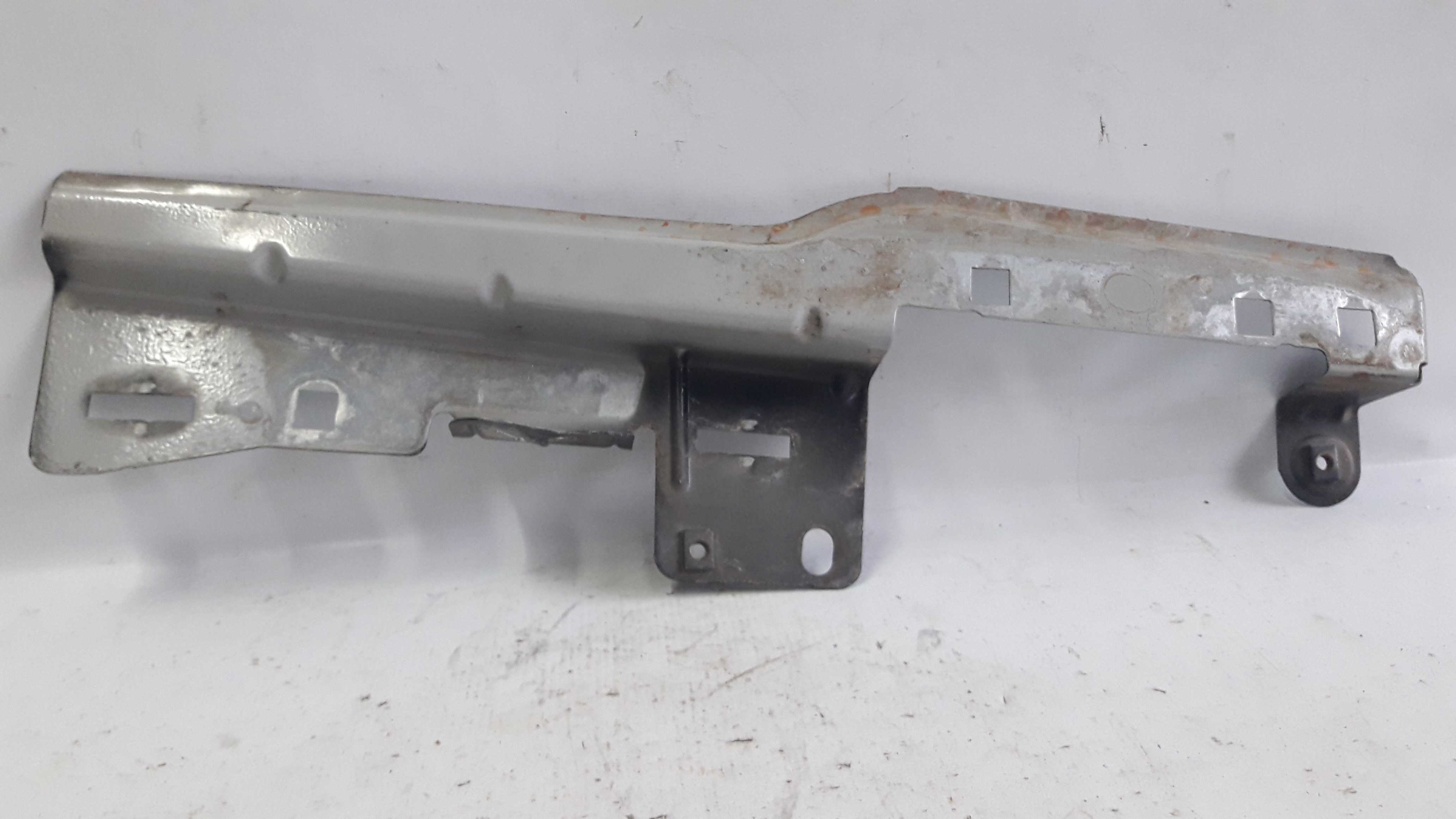 Suporte Para-lama Esquerdo Citroen C4 Pallas 08/12 4