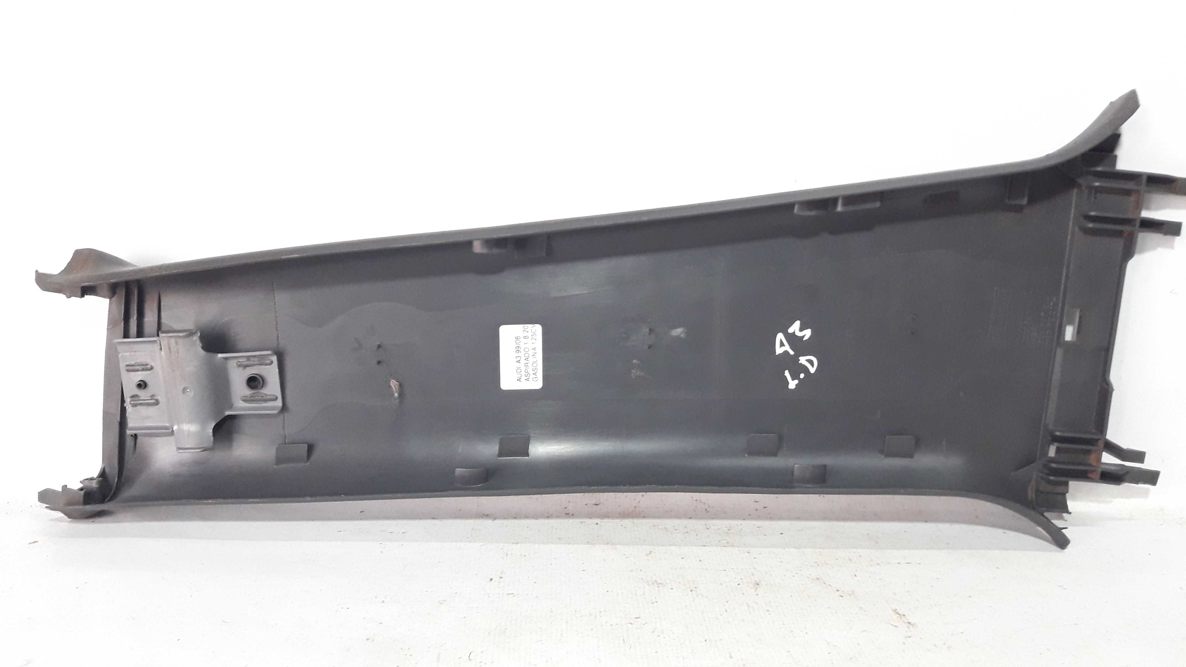Moldura Direita Coluna Central Audi A3b99/6 8l4867244 24876 5