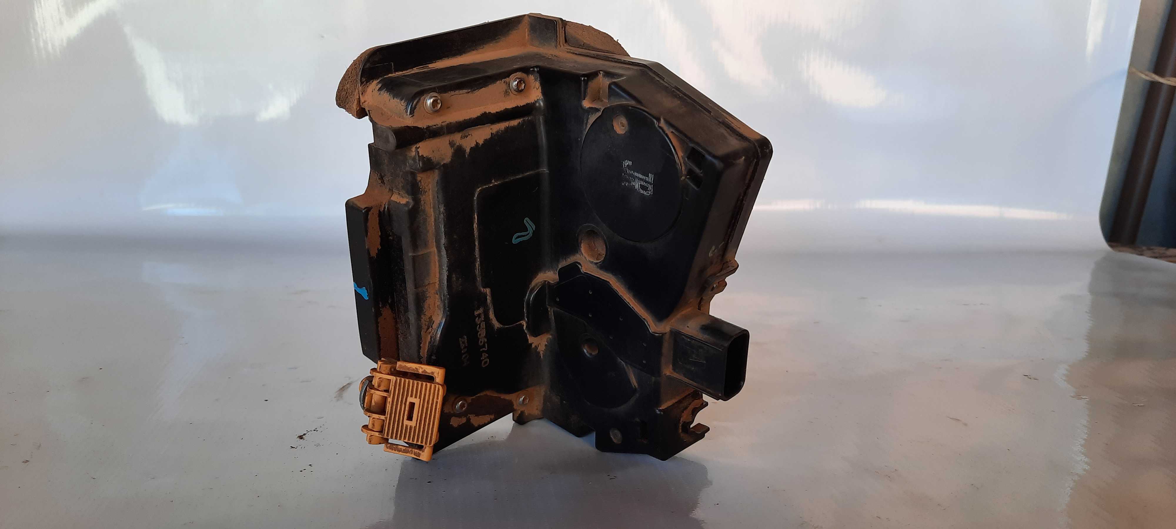 Fechadura Porta Traseira Direita Ônix 12/15 13586740 Origina 8