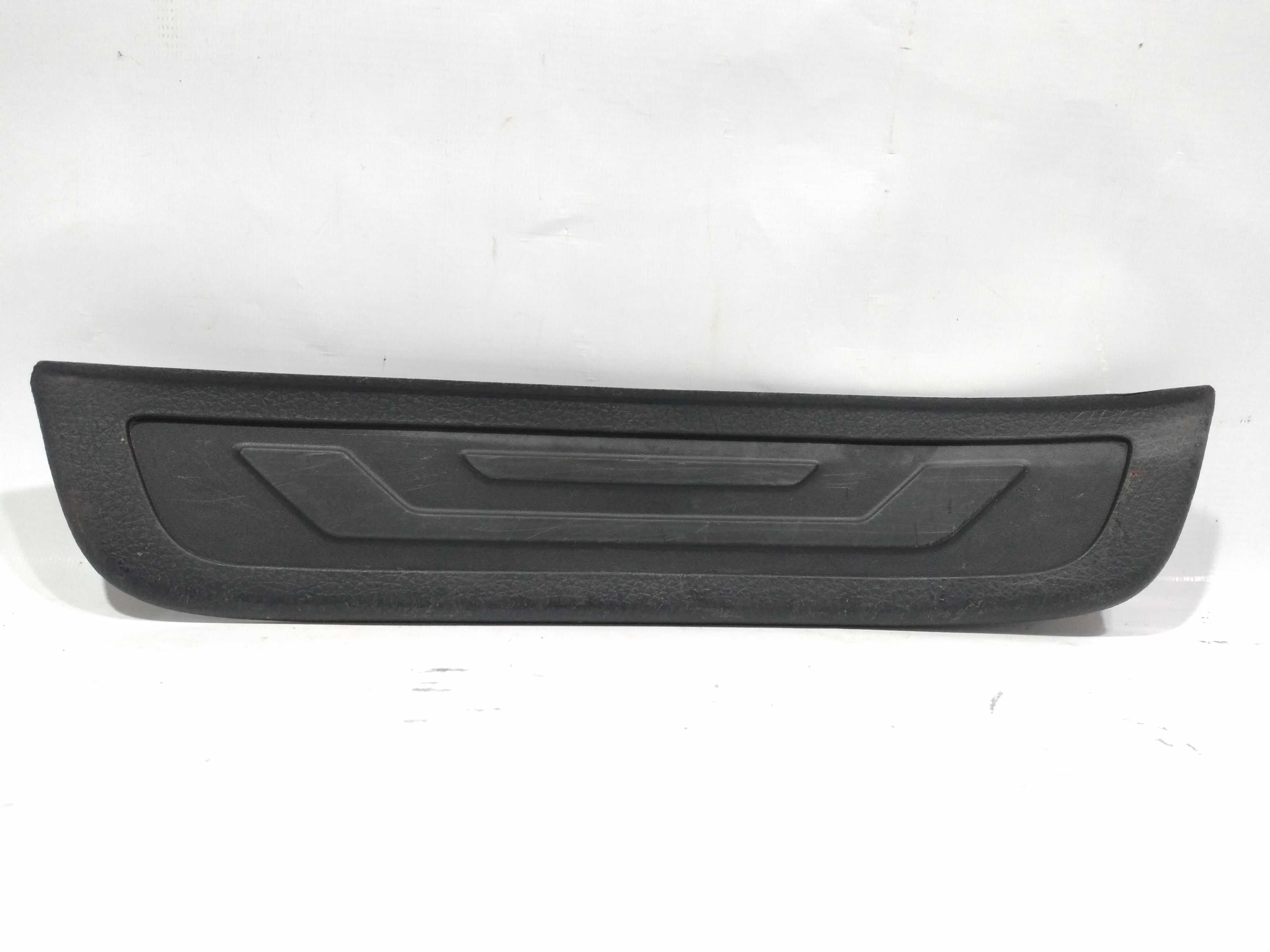 Soleira Interna Traseira Porta Esquerda Kia Sorento 10/13