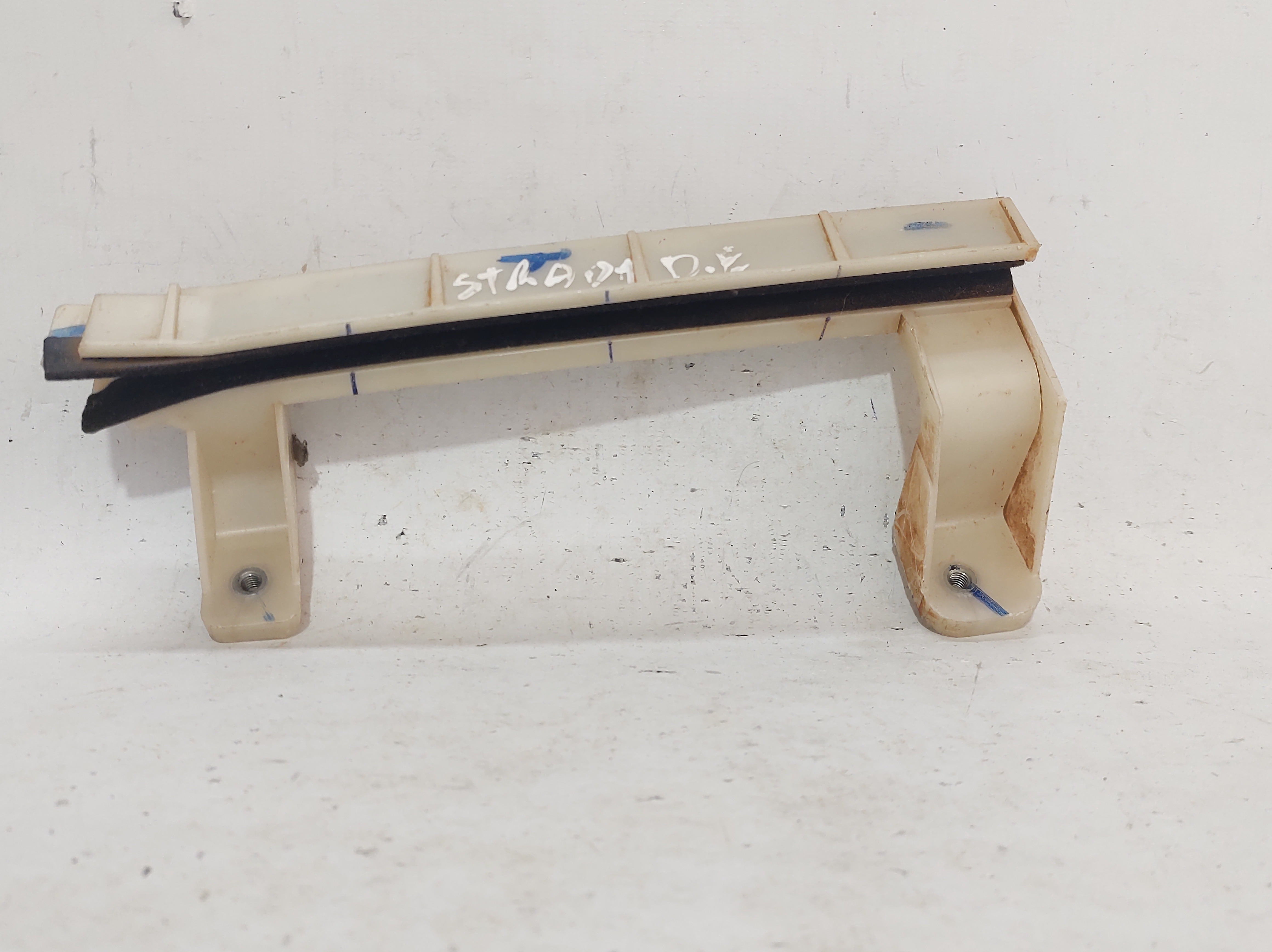 Guia Vidro Dianteiro Esquerdo Strada 20 A 23 52005782 Branco 3