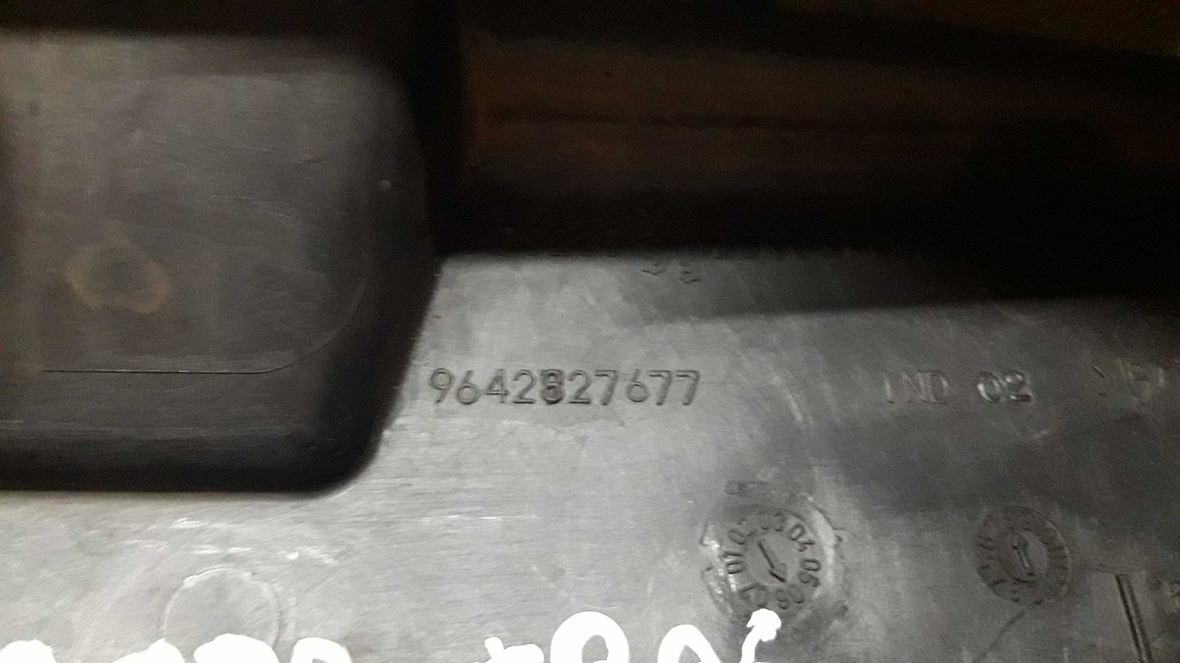 Moldura Interna Tampa Traseira Peugeot 206 Sw 99 A 10 Preto 7