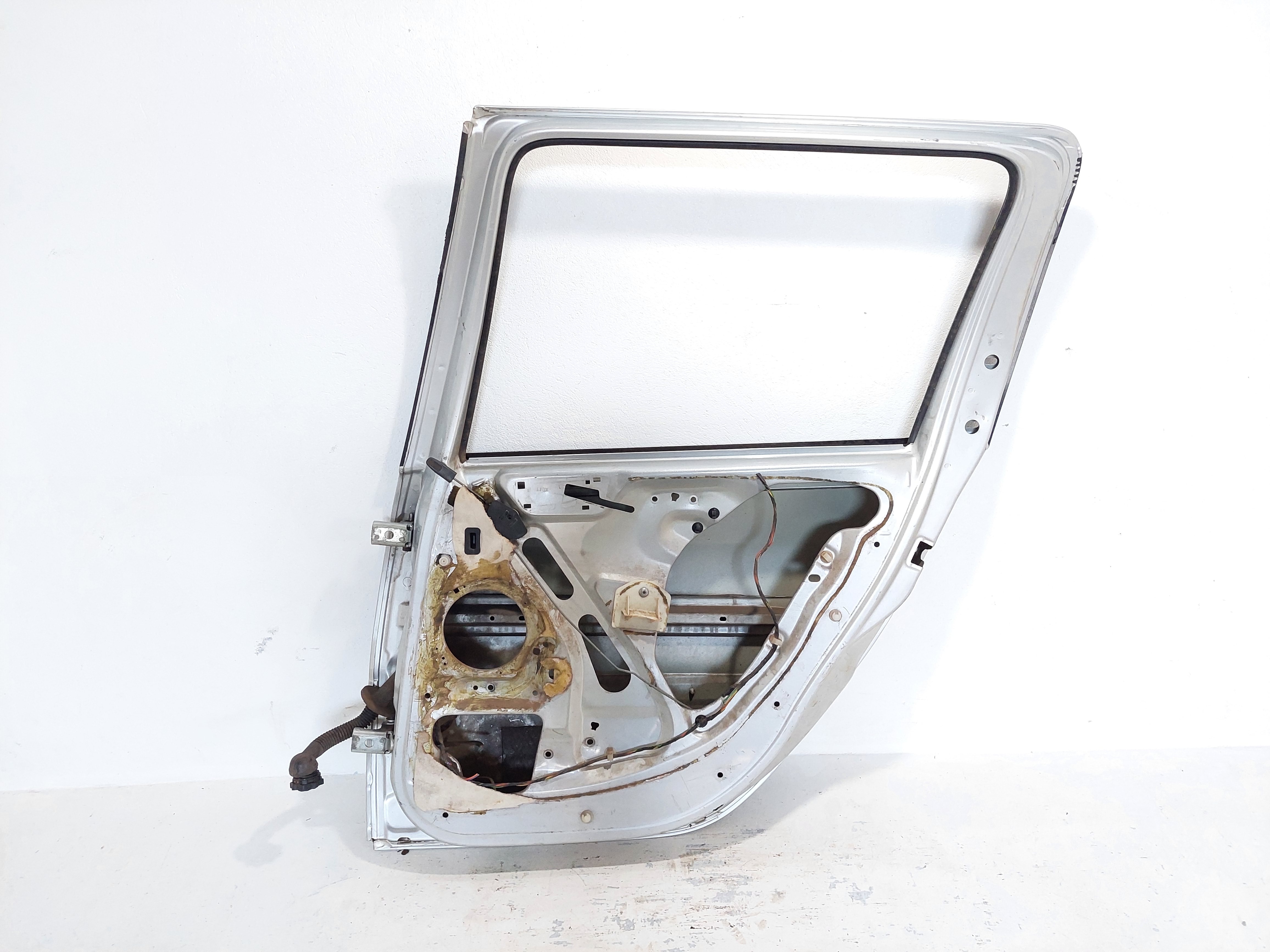 Porta Traseira Direita Peugeot 206 207 Sw Original 2