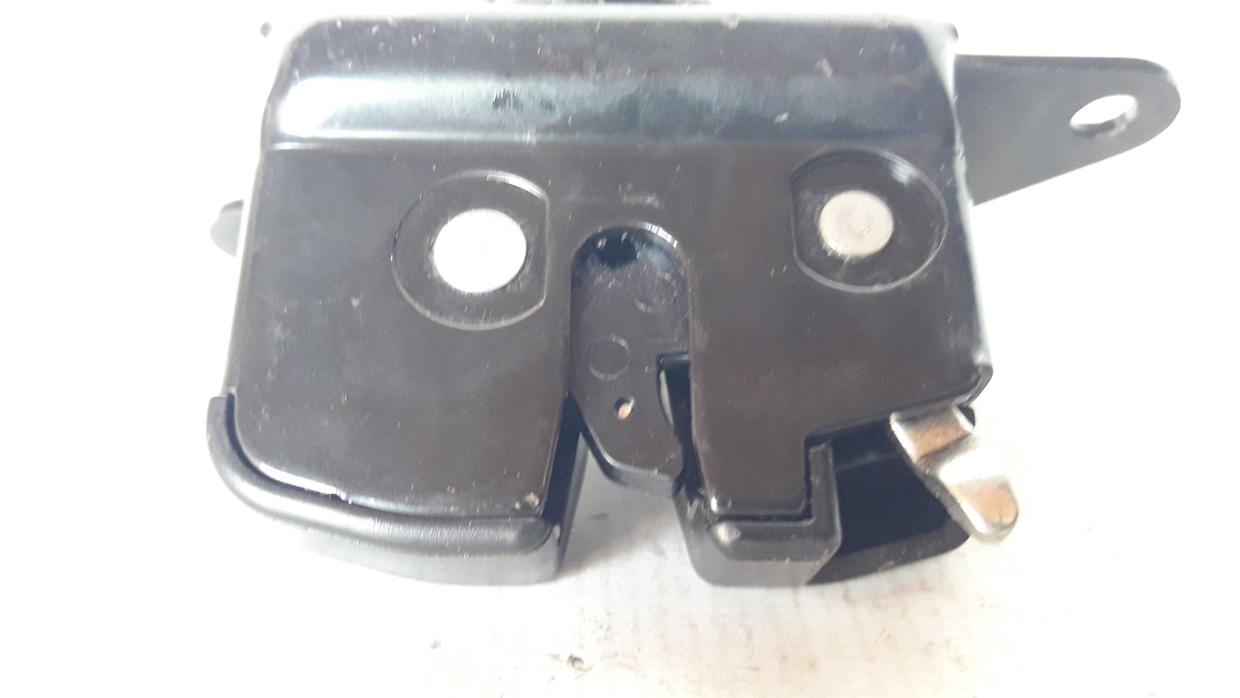 Fechadura Tampa Traseira Fiat Mobi 2016 2017 A 2020 Original 4