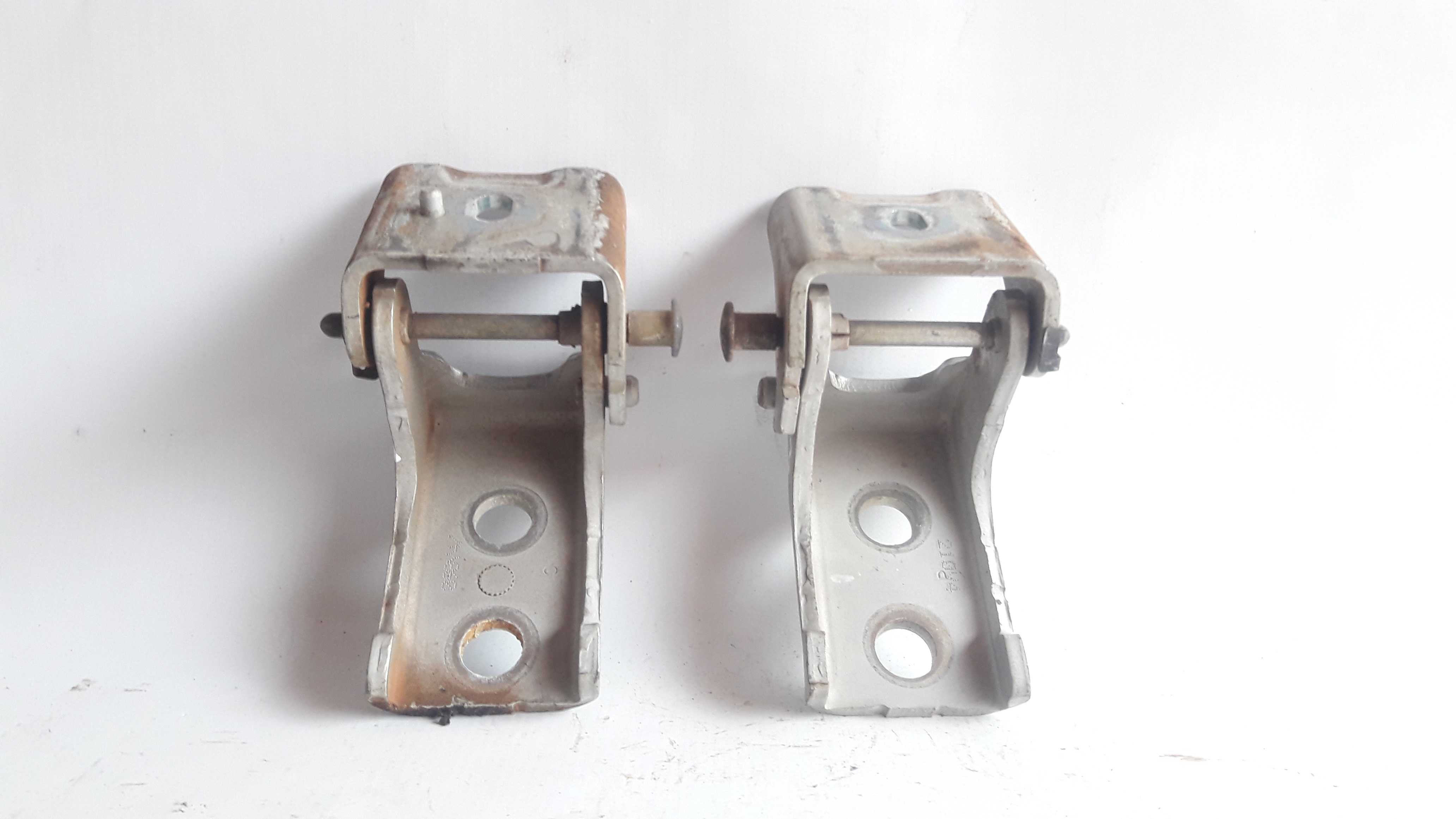 Dobradiça Porta Dianteira Direita Citroen C3 03/12 Original
