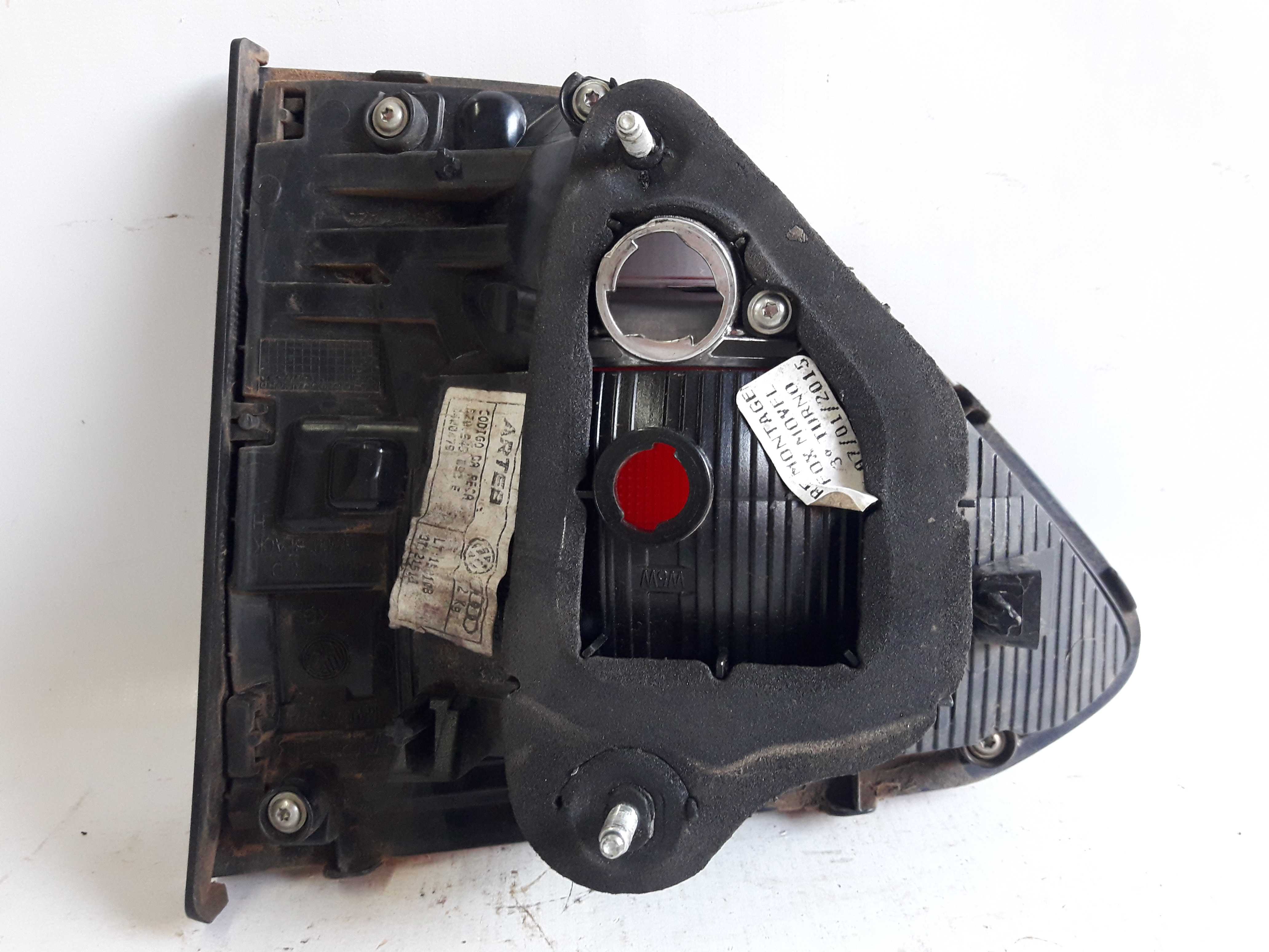 Lanterna Tampa Traseira Esquerda Fox 2016 5z0945093e Origina Vermelho 4